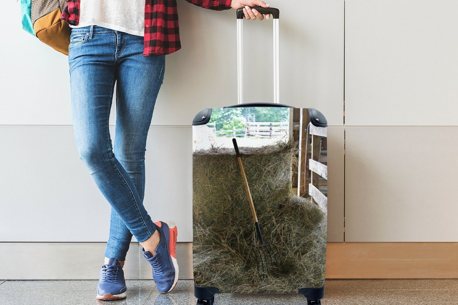 Rollen, Mistgabel Handgepäck mit Reisekoffer 4 Handgepäckkoffer Reisetasche in Heuhaufen, für MuchoWow Ferien, einem Trolley, rollen, Eine