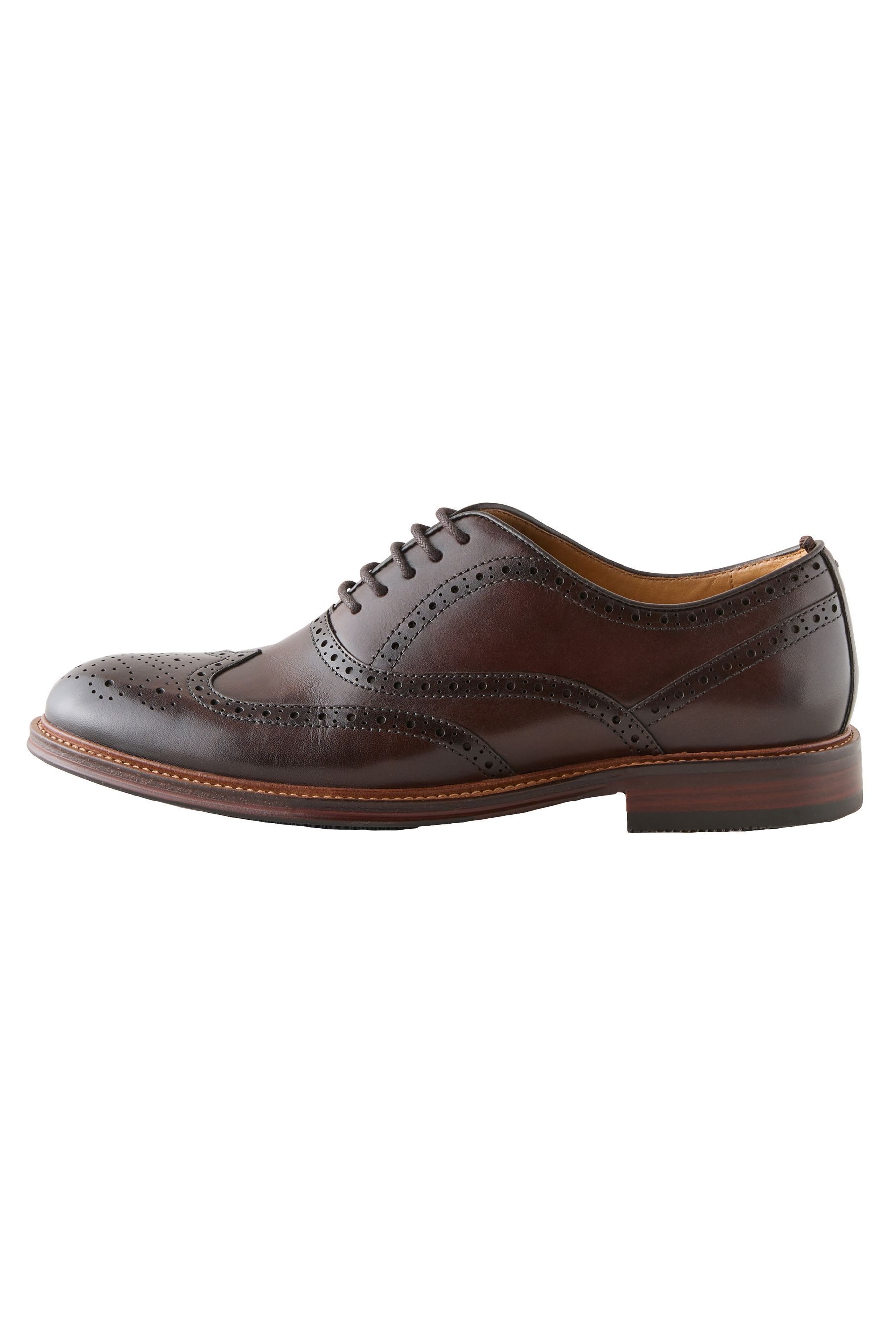 Oxford-Schuhe mit Flügelkappe Budapester