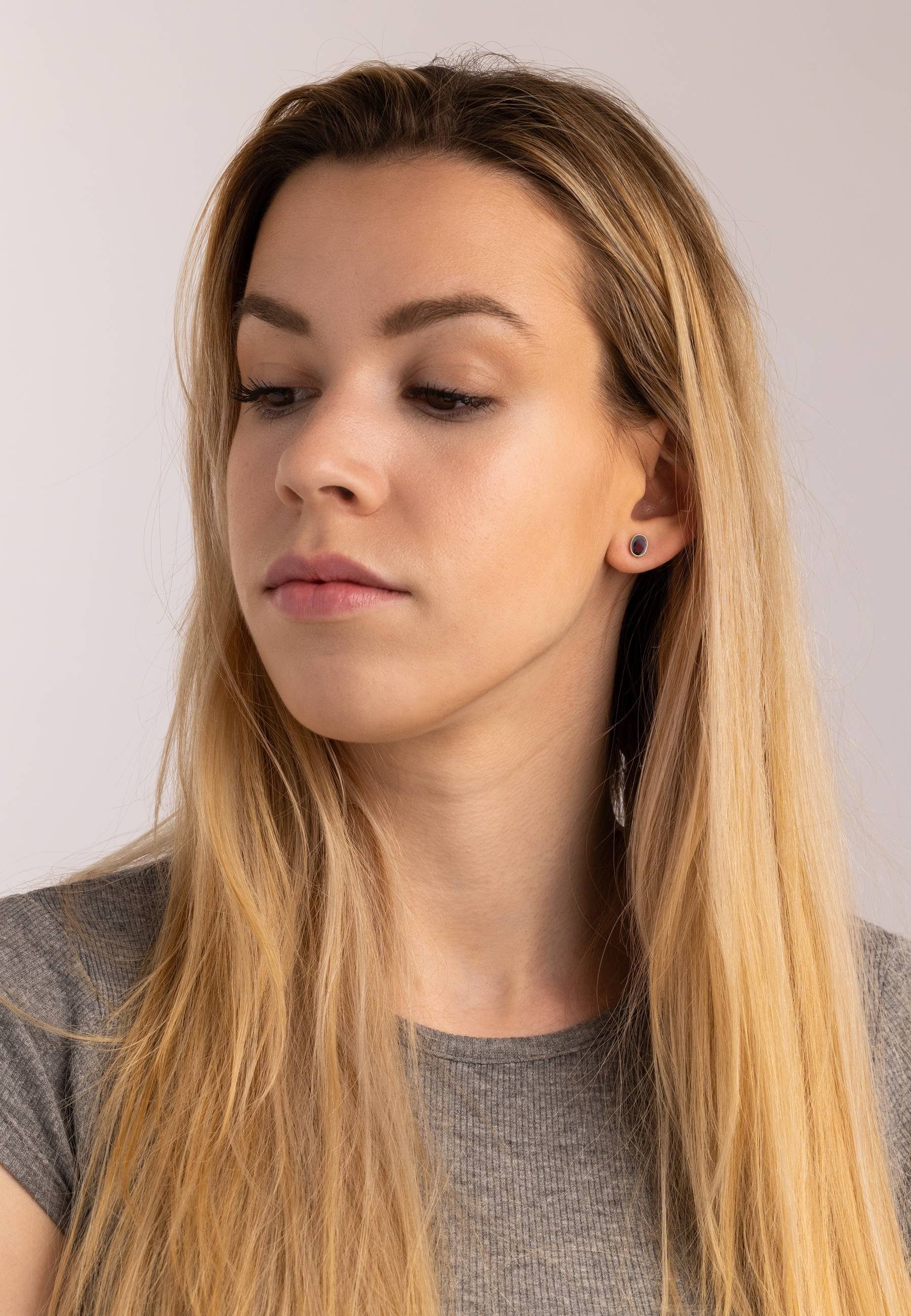 mantraroma Paar Ohrstecker SAMA oval aus 925 Silber mit Granat facettiert (Paar, Paar Ohrringe mit Schmuckbeutel), 925 Sterling Silber Ohrringe für Damen