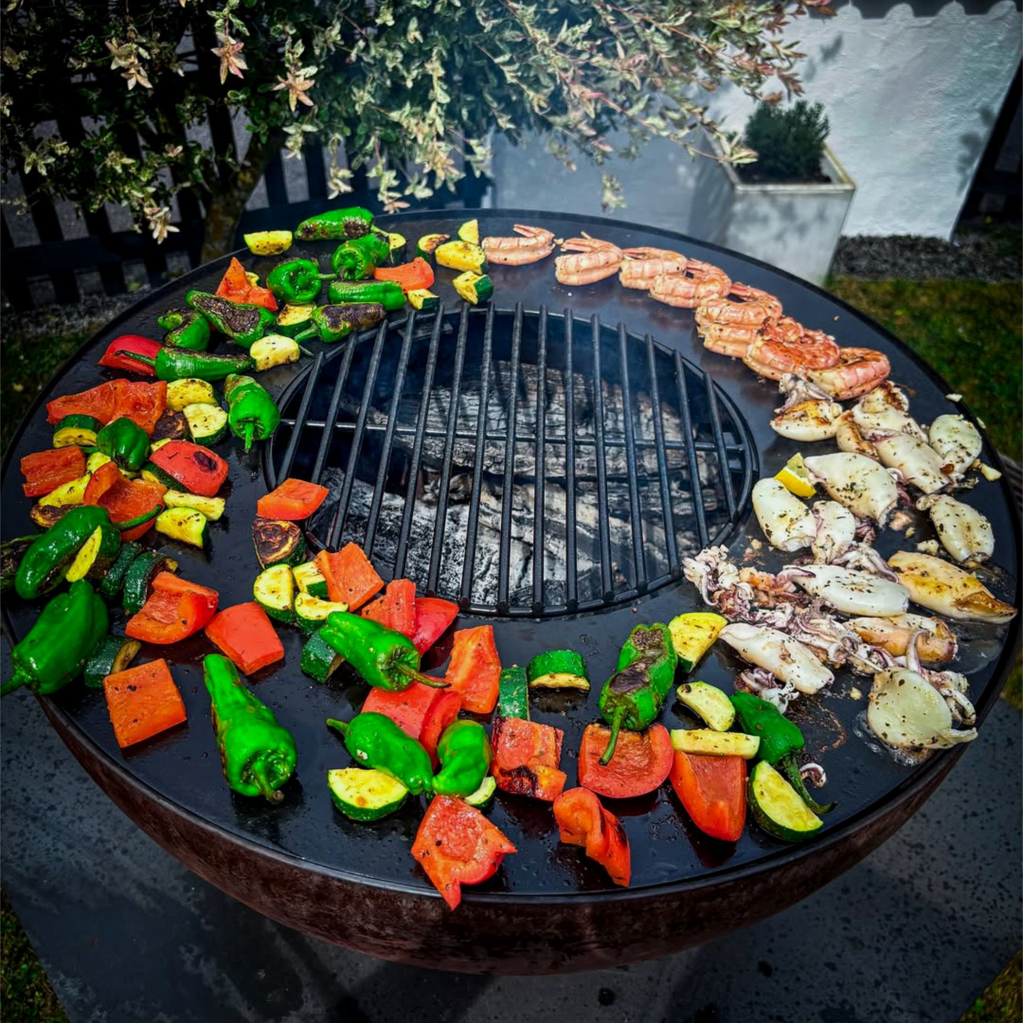 BBQ-Toro Feuerschale Feuerkorb mit Grill Ø 60 cm, Rostoptik, Feuerplattengrill