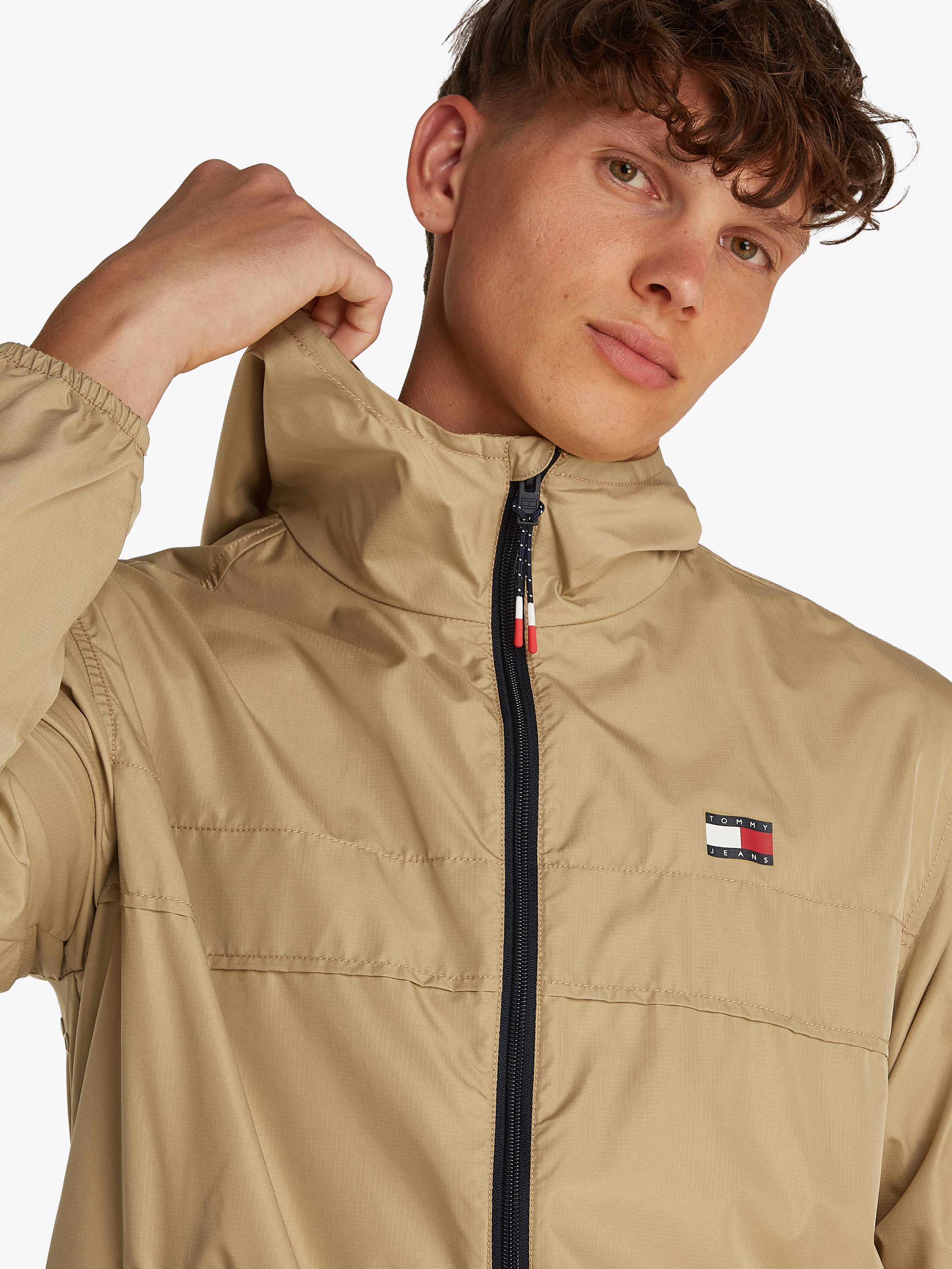 Tommy Jeans Outdoorjacke TJM LW CHICAGO JACKET mit Logoprägung günstig online kaufen