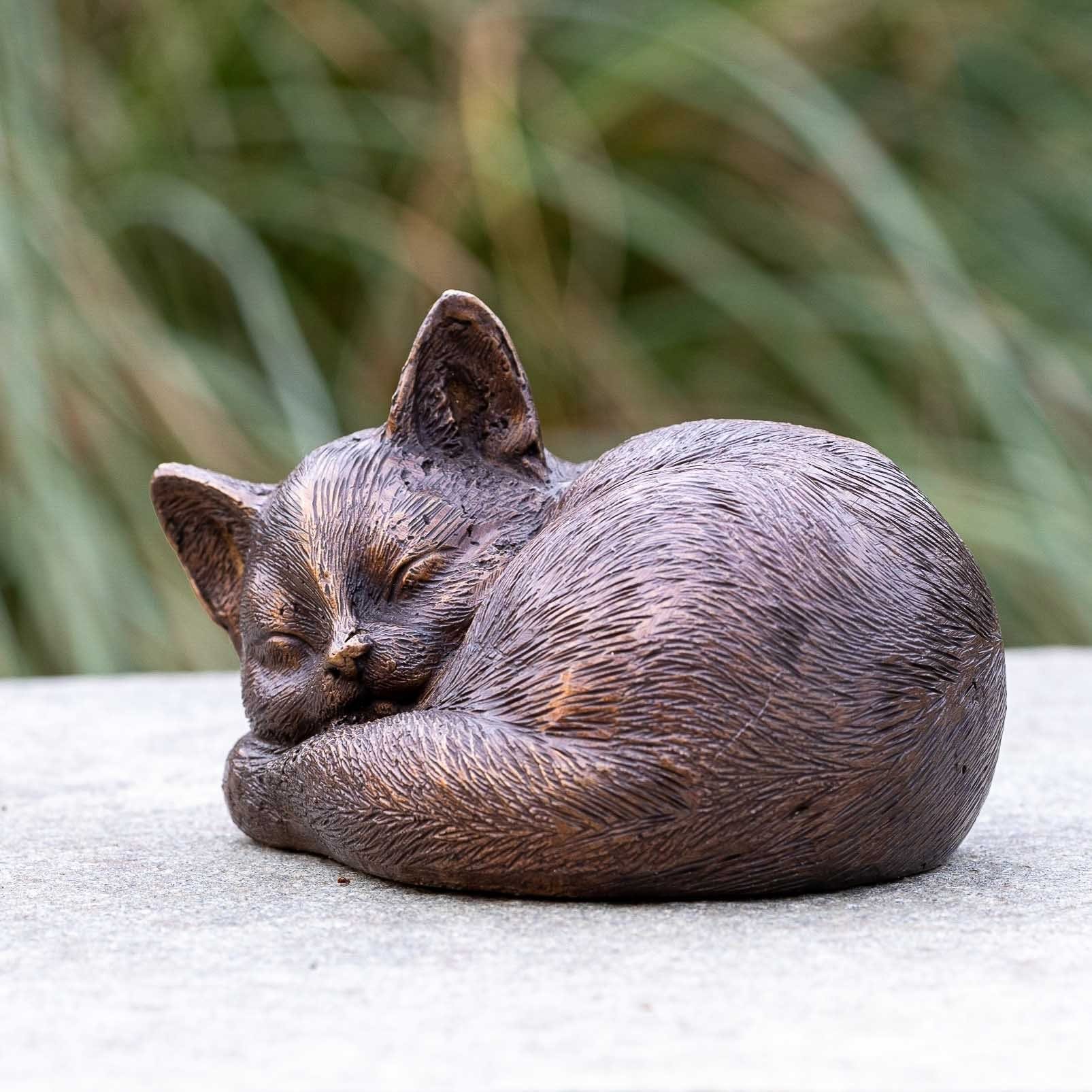 Bronze-Skulptur Schlafende Katze, Bronze IDYL Gartenfigur IDYL