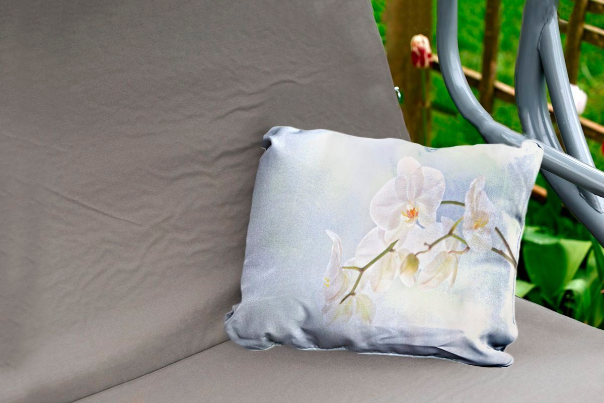 Kissenhülle Outdoor-Dekorationskissen, MuchoWow Polyester, vor Dekokissenbezug, Weiße Dekokissen Orchidee Hintergrund, verblasstem