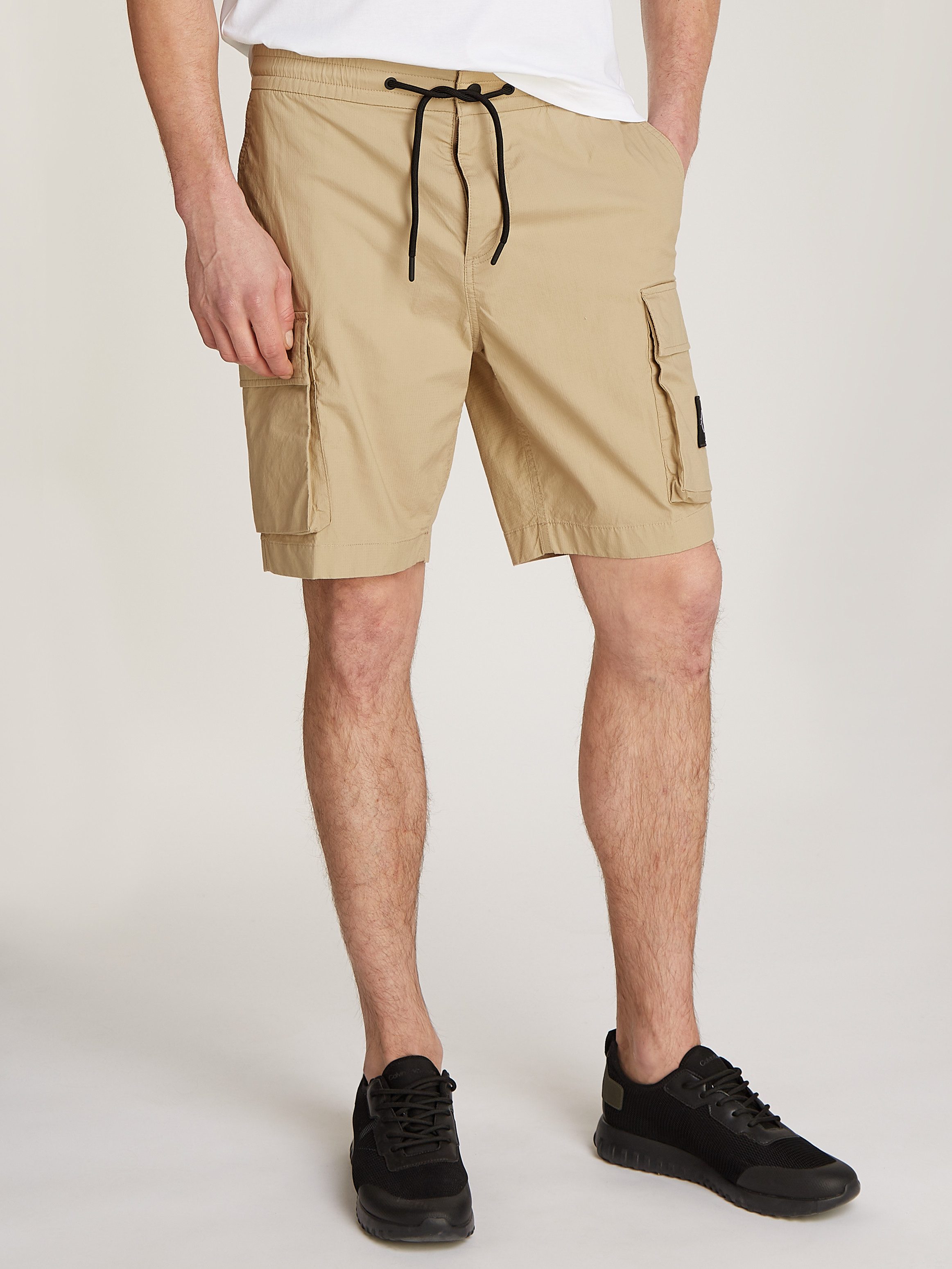 Calvin Klein Jeans Cargoshorts CARGO SHORT mit Logopatch