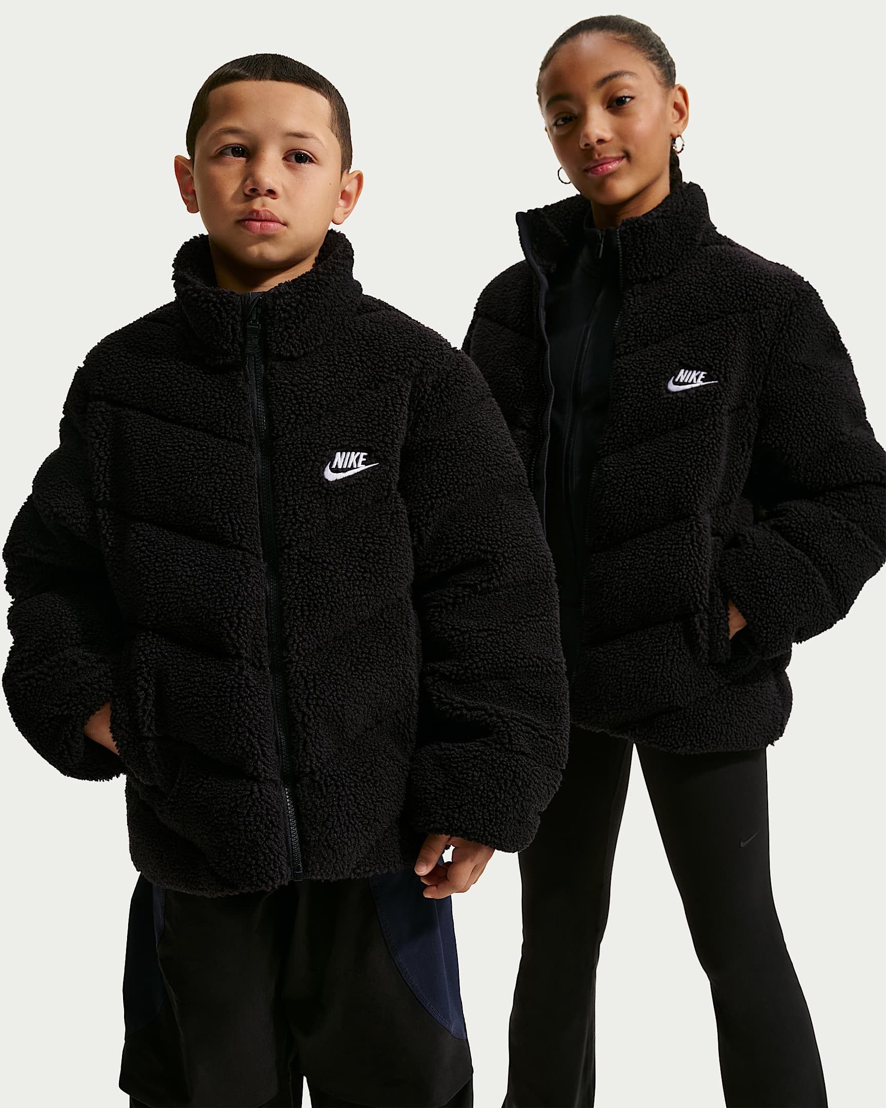 Nike Sportswear Outdoorjacke Nike Sportswear Big Kids' Therma-FIT Loose Puffer Jacket mit Therma-FIT Ausstattung, aus Teddyfleece, Loose Passform