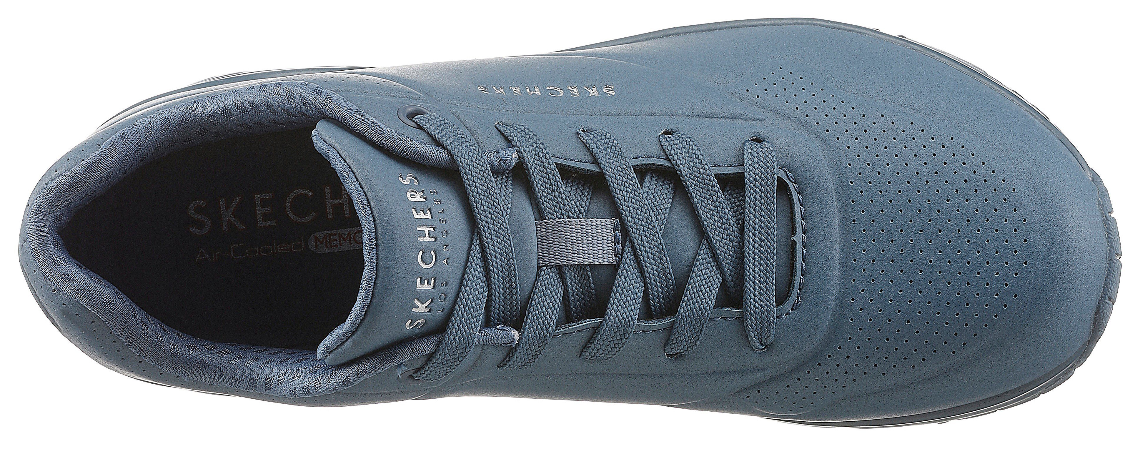 Perforation - mit on Air feiner Skechers blau Wedgesneaker Uno Stand