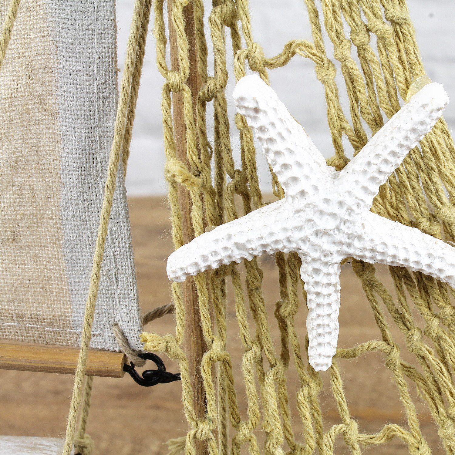 Macosa Home Dekofigur maritim Sommerdeko Gartenhaus (Badezimmer-Dekoration, Dekofigur mit Muscheln Baddeko Boot Segel Nautisch Bad Deko), Deko-Segelboot Holz zu – Bild 4 von 4