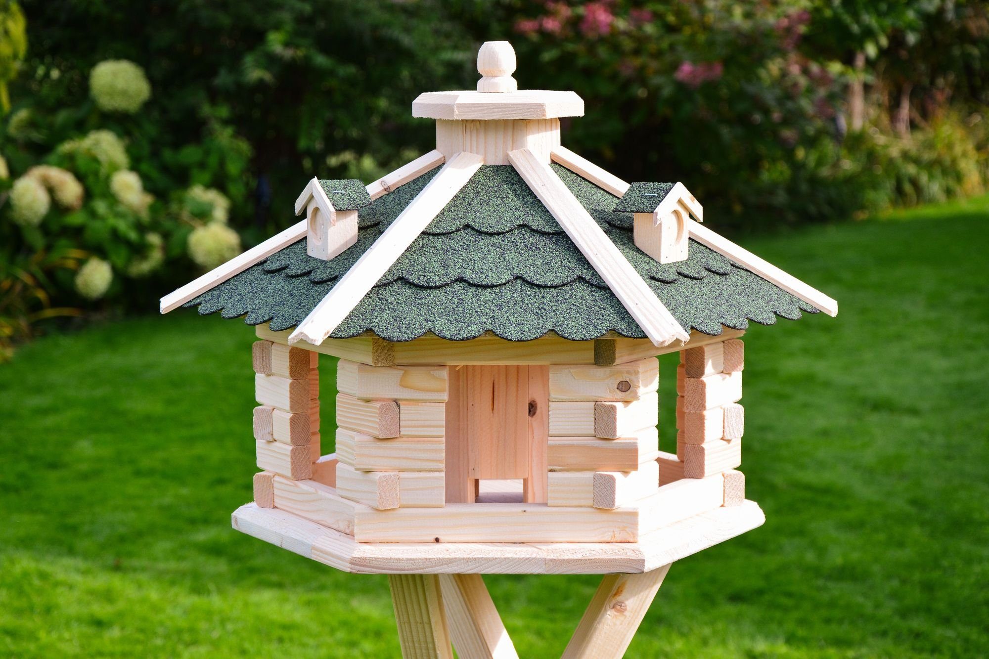 DSH DEKO SHOP HANNUSCH Vogelhaus Vogelpavillon Naturholz mit Solar + farbiges Bitumendach