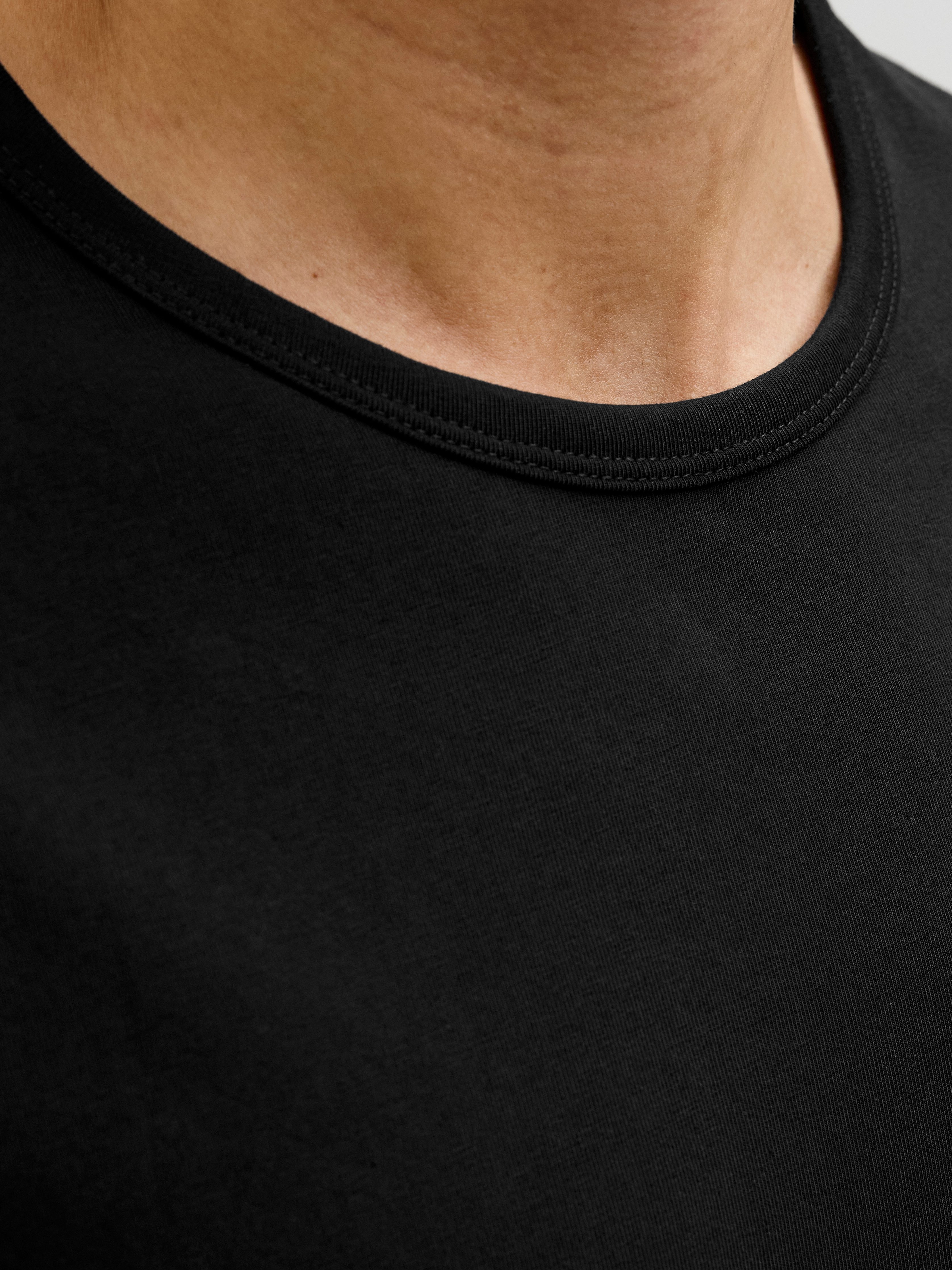 Jack & Jones T-Shirt JACBASIC mit Rippbündchen und angenehmem Tragekomfort (2er-Pack) unifarben, modisch, regular fit, Baumwolle, Rundhals