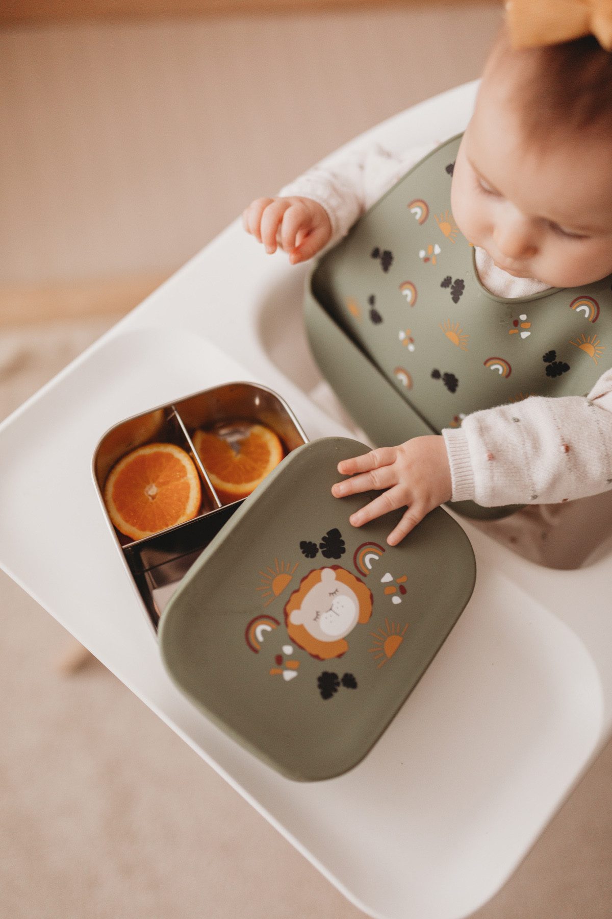 kikadu Lunchbox, Box: Stainless Steel, Lid: 100% Silicone, (1-tlg), Löwe Olive aus Edelstahl mit BPA-freiem Silikondeckel