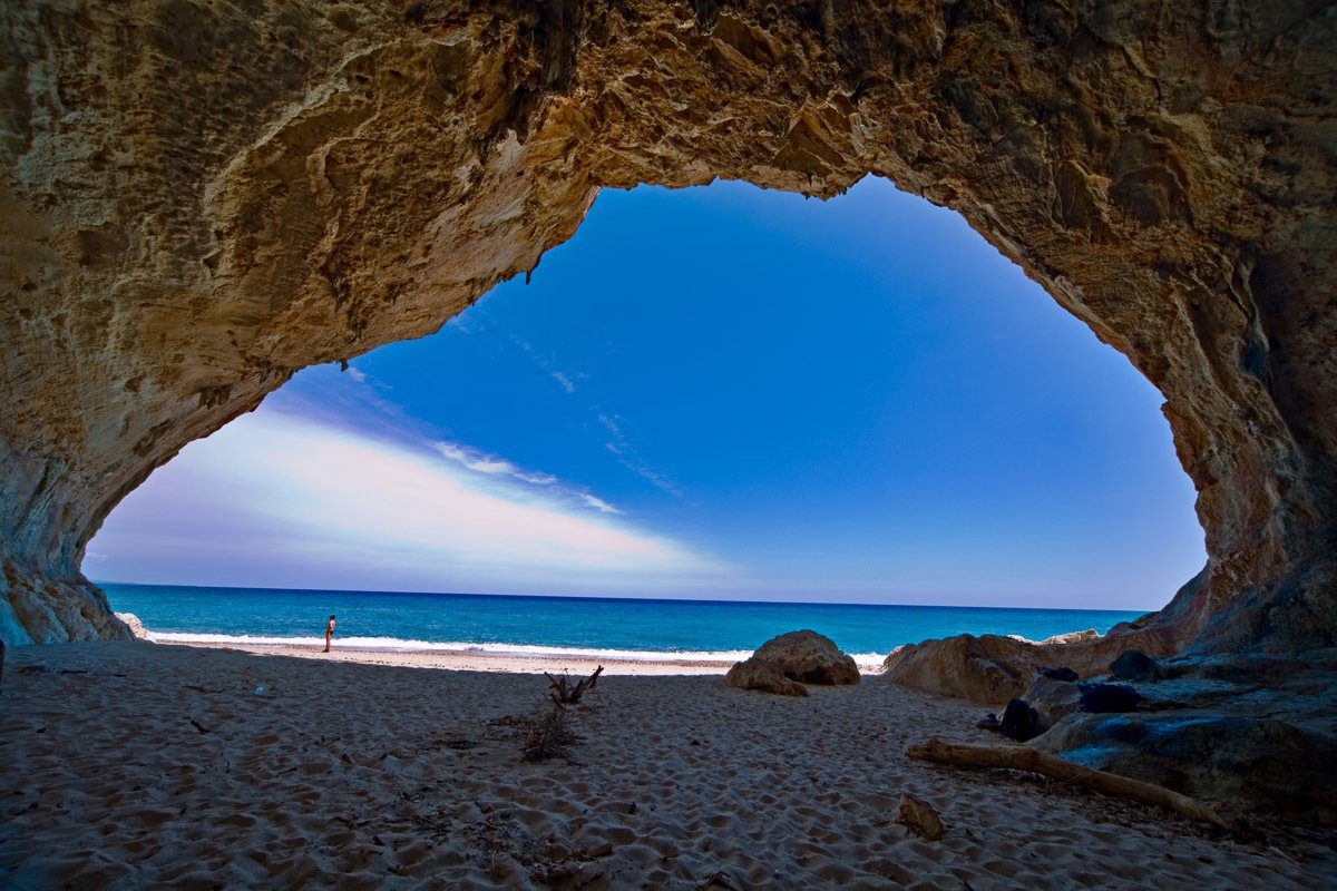 Papermoon Fototapete Höhle Cala Luna Sardinien