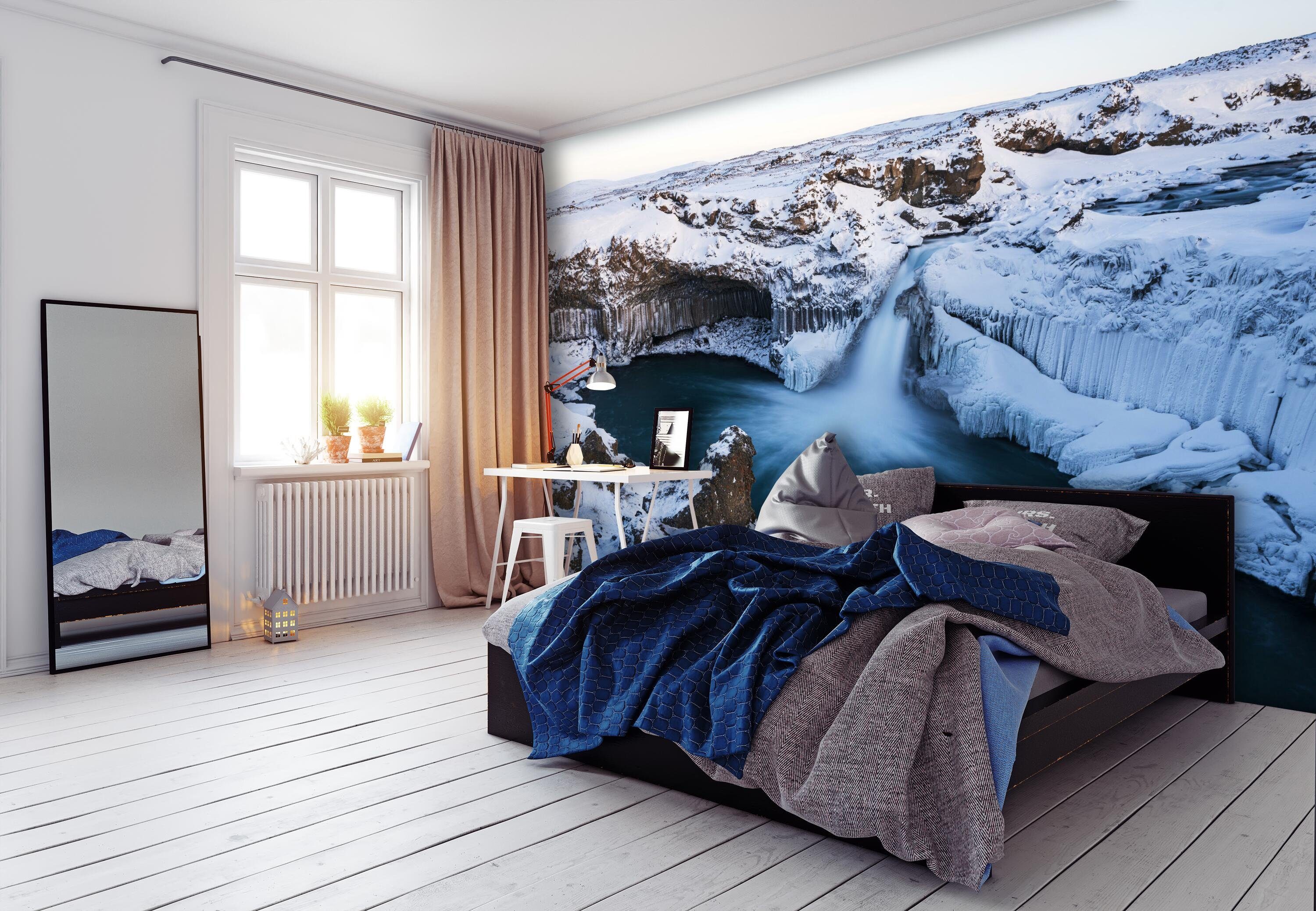 Berge Schnee, Vliestapete Fototapete Wasserfall wandmotiv24 glatt, Wandtapete, Motivtapete, matt,