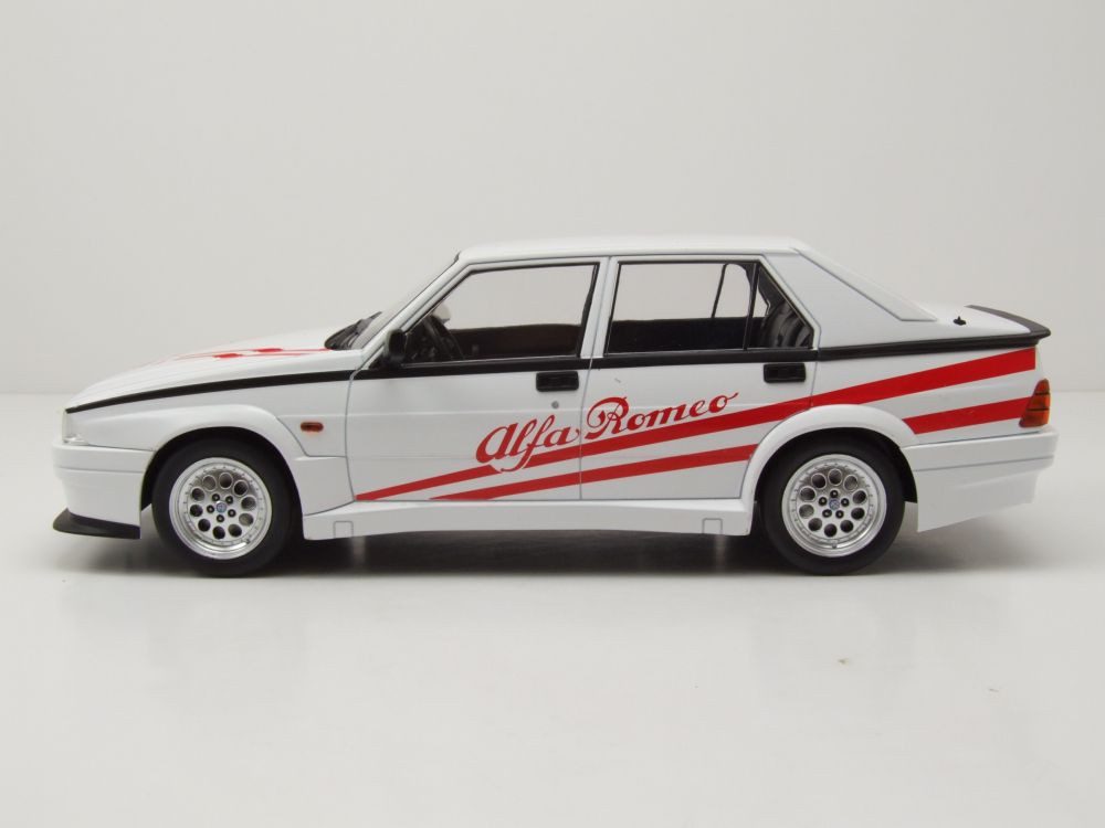 MCG Modellauto Alfa Romeo 75 Turbo Evoluzione 1987 weiß Modellauto 1:18 MCG, Maßstab 1:18
