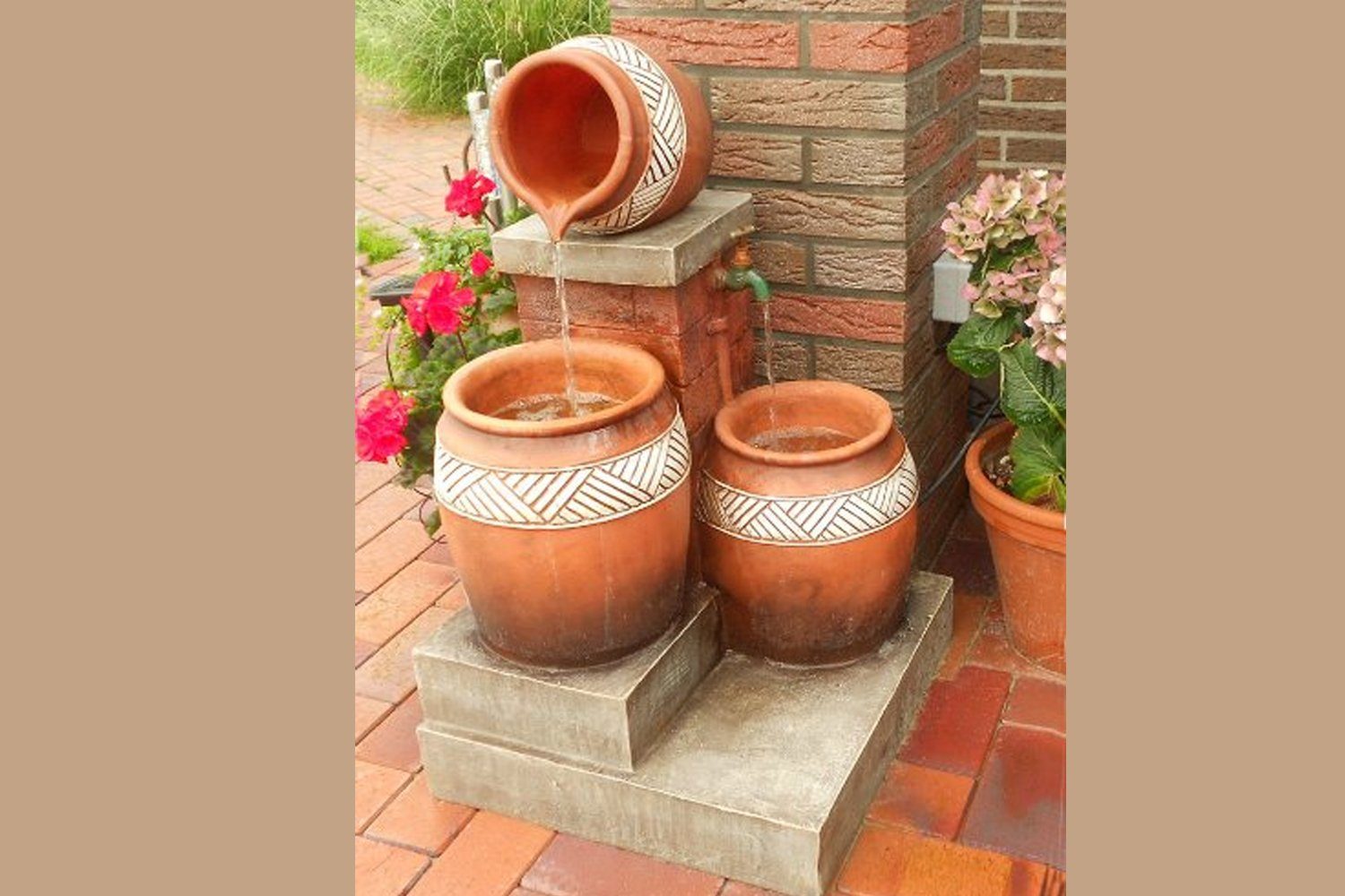 Arnusa Gartenbrunnen Springbrunnen Krüge SB106 Gartendekoration Landhaus Wasserspiel, mit LED Beleuchtung Komplett Set