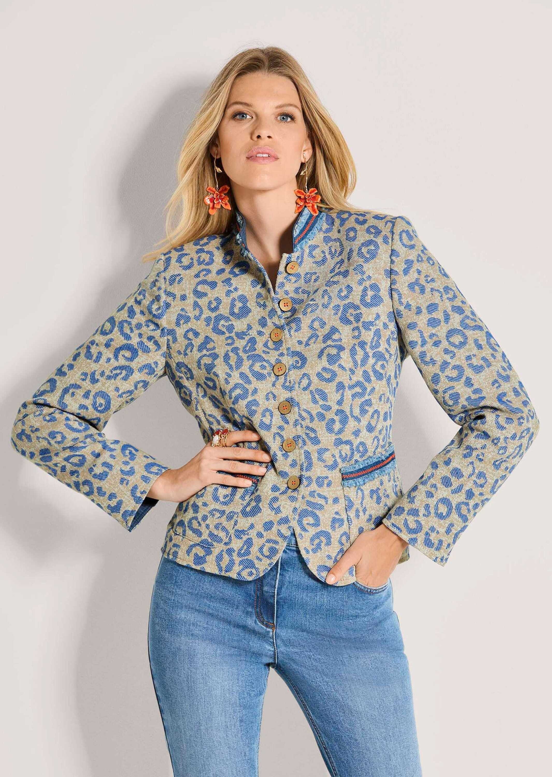 MADELEINE Kurzblazer Jacquardblazer mit Leo-Muster Baumwollblazer mit Stehkragen, Knopfleiste, Taschen und Langarm