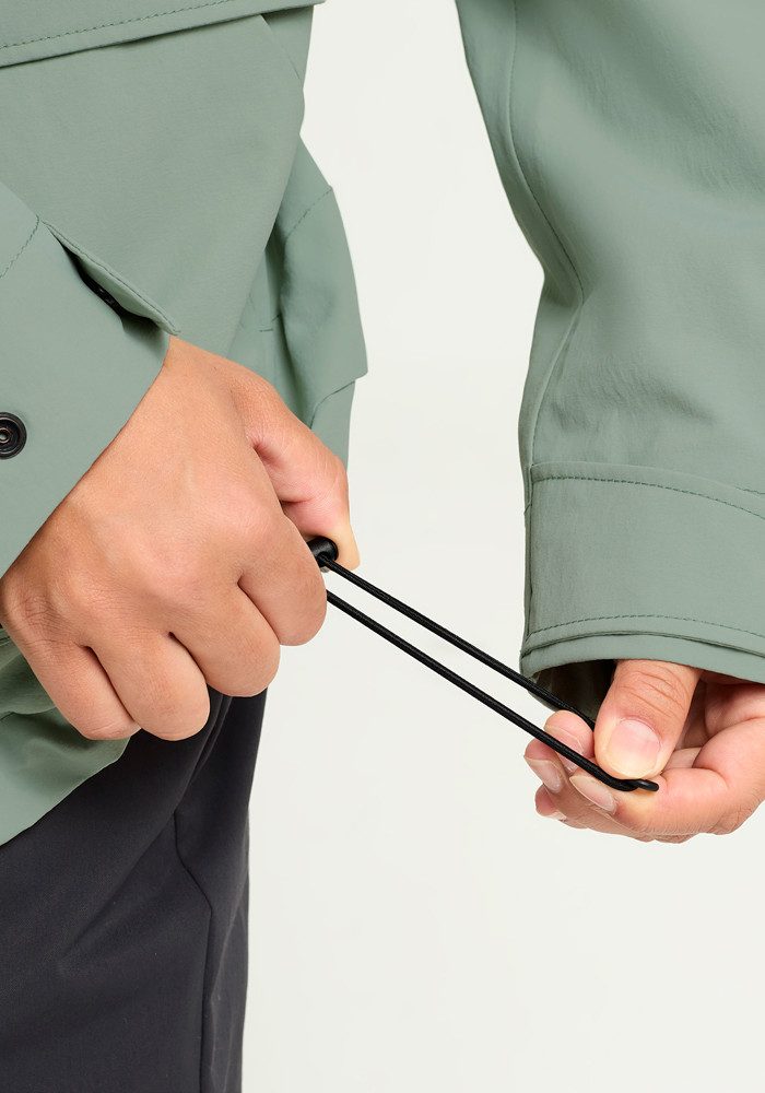 Jack Wolfskin Funktionsjacke NABUR 2L JKT W wasserdicht, atmungsaktiv, Übergangsjacke, aufgesetzte Cargotaschen