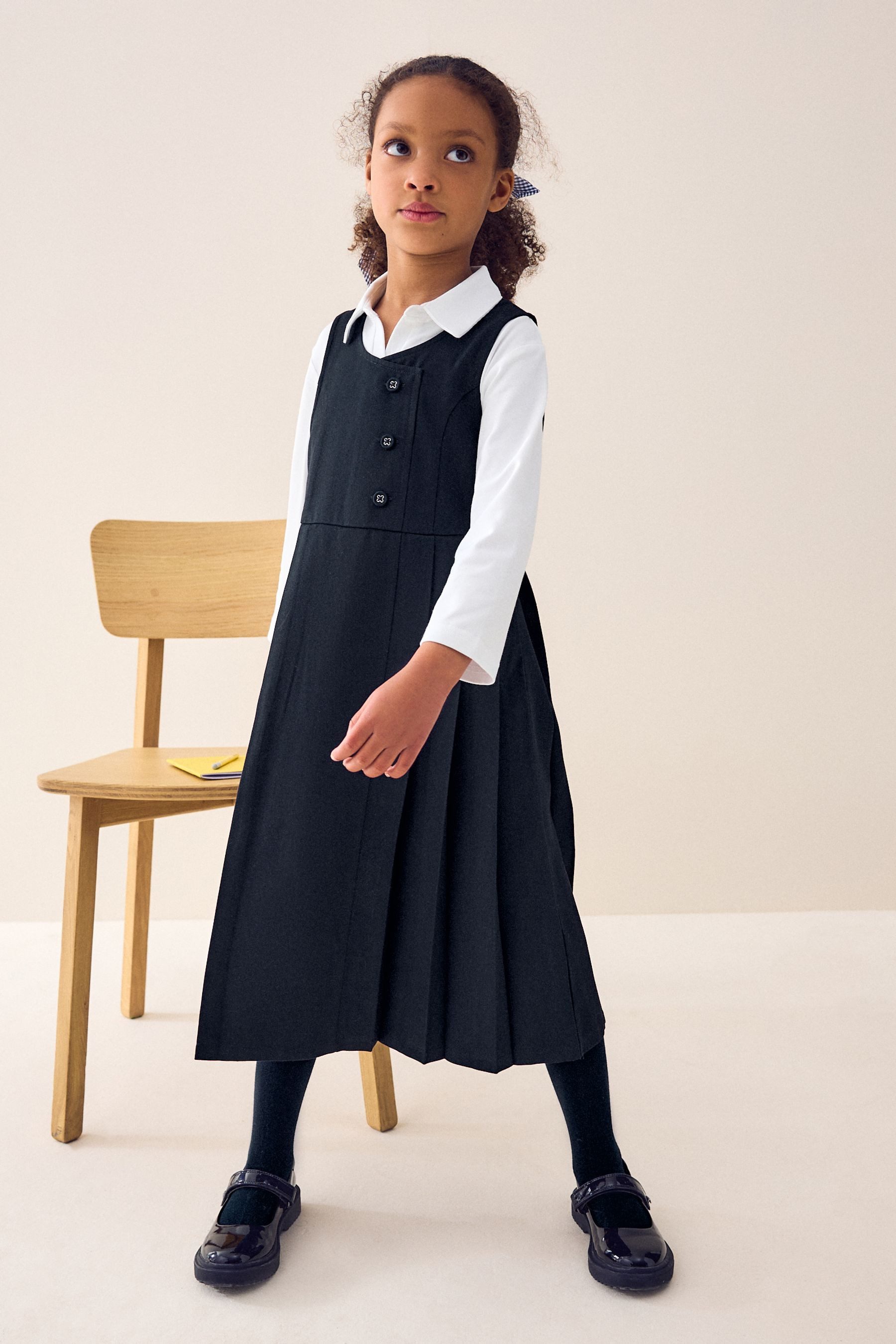 Next Latzkleid Langes Latzkleid mit asymmetrischer Knopfleiste (1-tlg)