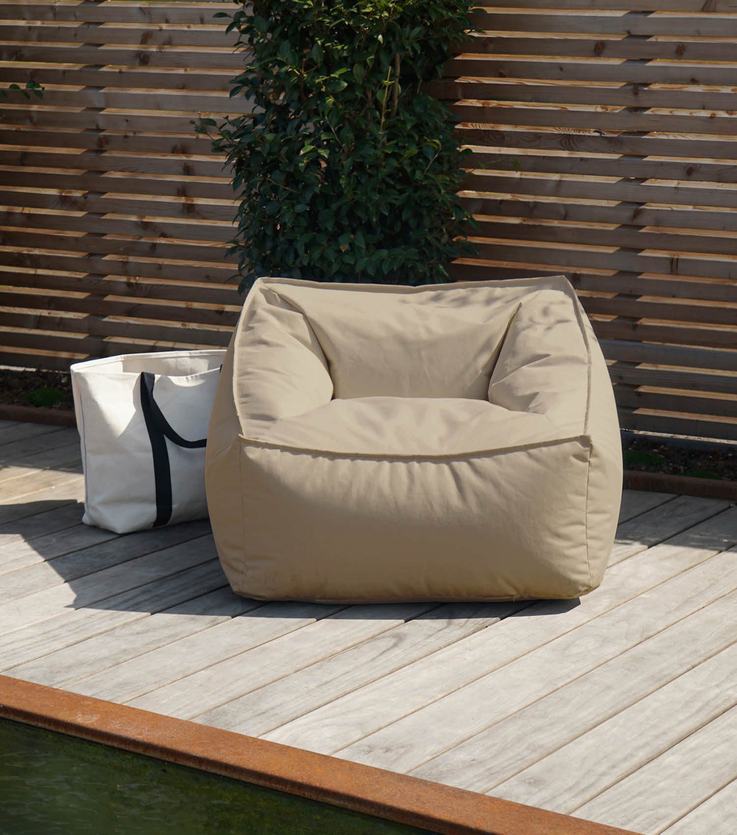 mokebo Sitzsack Der Sunnyboy (für drinnen & draußen), Bean-Bag Outdoor für Kinder & Erwachsene, Gartenliege in Khaki