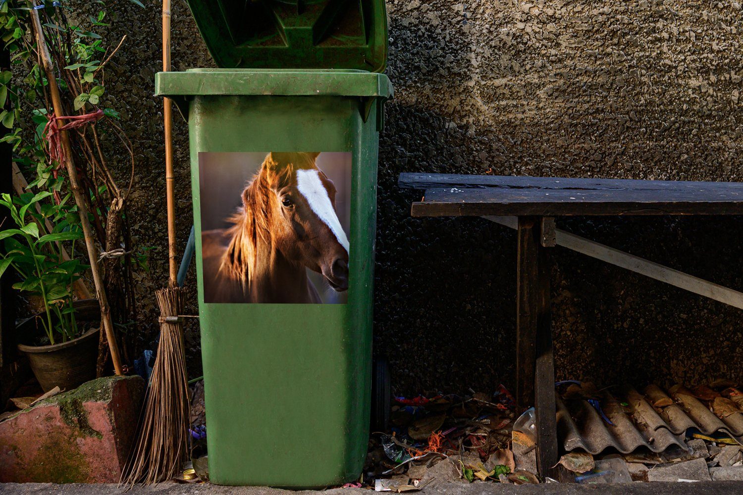 Mantel Pferd Licht Mülltonne, MuchoWow Container, Abfalbehälter Wandsticker (1 Mülleimer-aufkleber, Sticker, - St), -