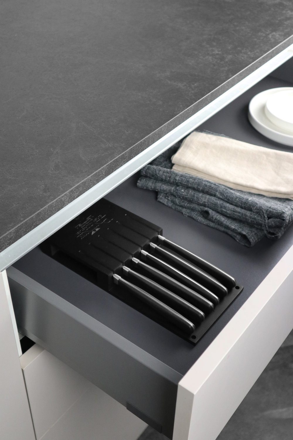 PINTINOX Steakmesser KOBE mit Sägeschliff, im 6er Set mit Halter (6 Stück)