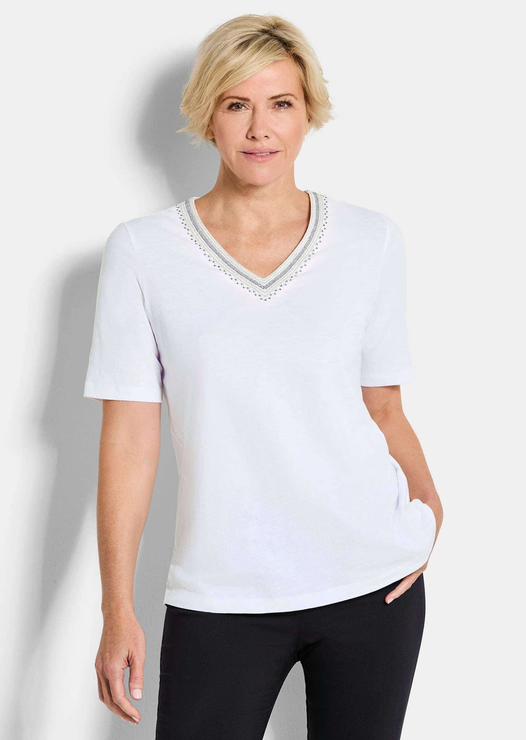 T-Shirt Kurzgröße: Baumwollshirt mit edler Stickerei