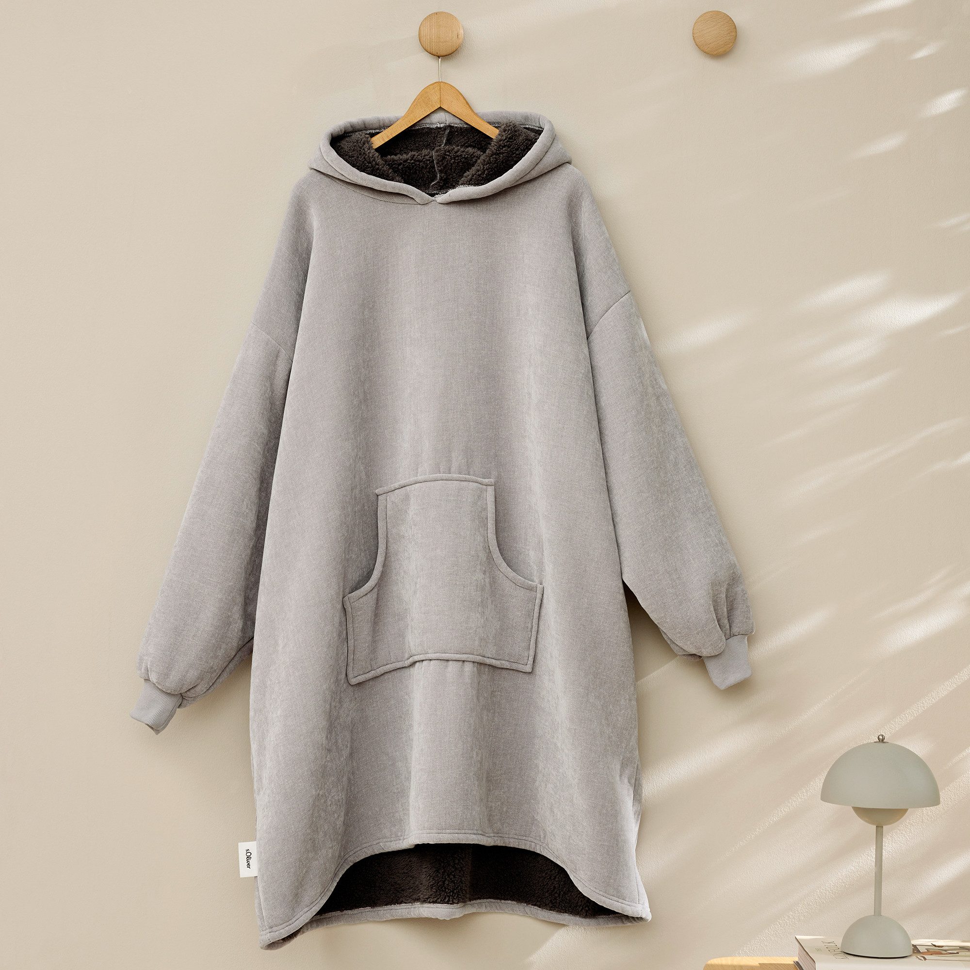 Wohndecke s.Oliver Lounge Hoodie, s.Oliver, mit Kapuze, Ärmeln und Tasche