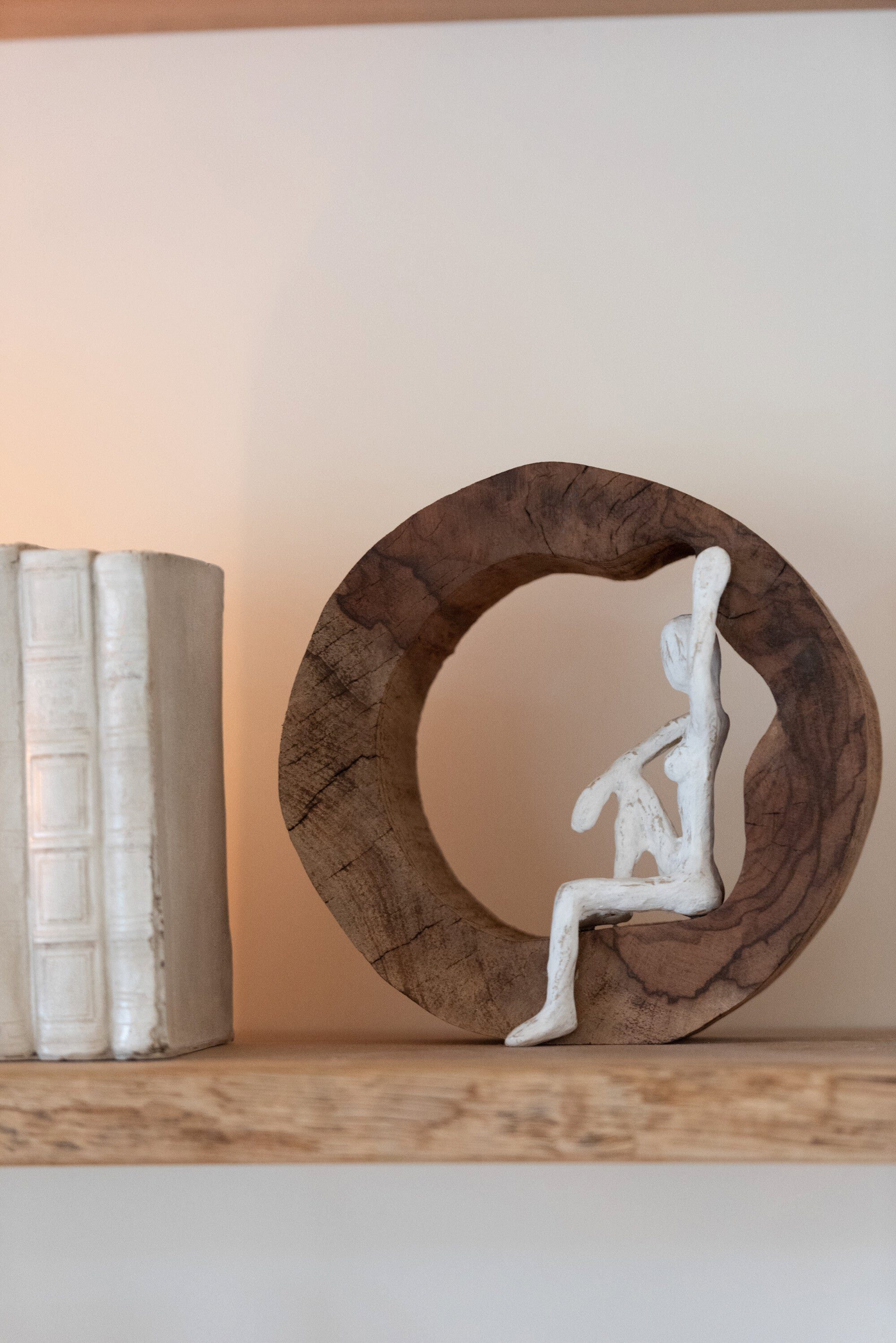 2tlg. Weiß Naturholzskulptur Dekoobjekt Handgefertigte Holz Figur GILDE Naturell Relax