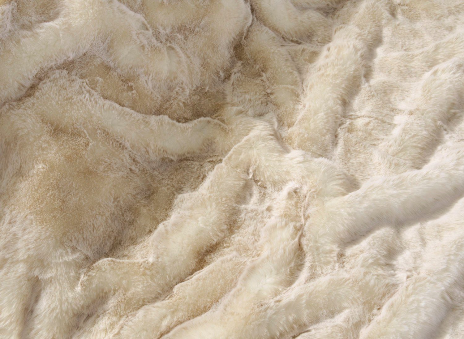 Wohndecke Felldecke (Kunstfell) "Polarwolf"- Premium superfein, Wohnen und Accessoires GmbH & Co. KG, Felloptik – Bild 3 von 5