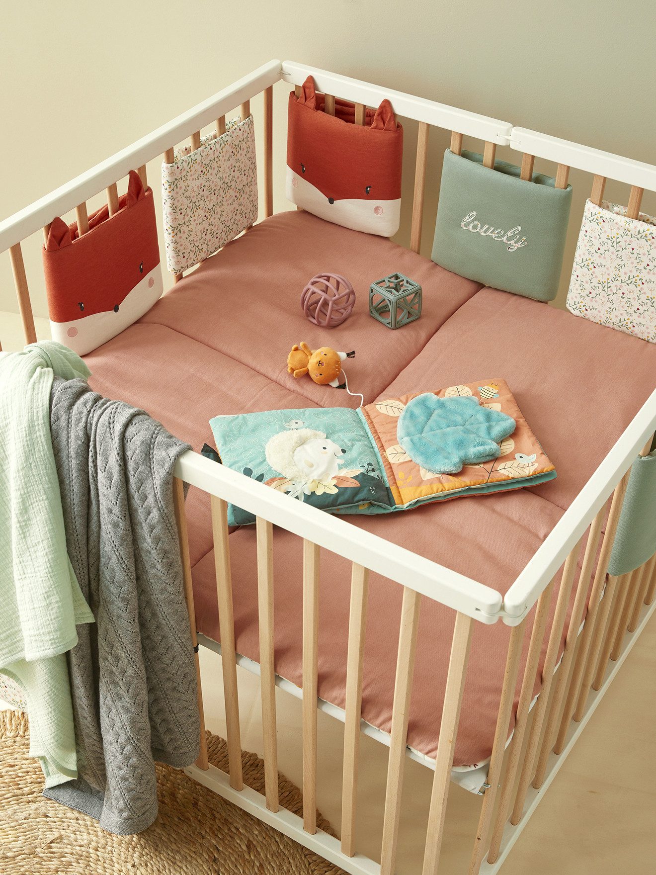 vertbaudet Bettumrandung Baby Bettumrandung/Laufgitter-Polster BLUMENZAUBER günstig online kaufen
