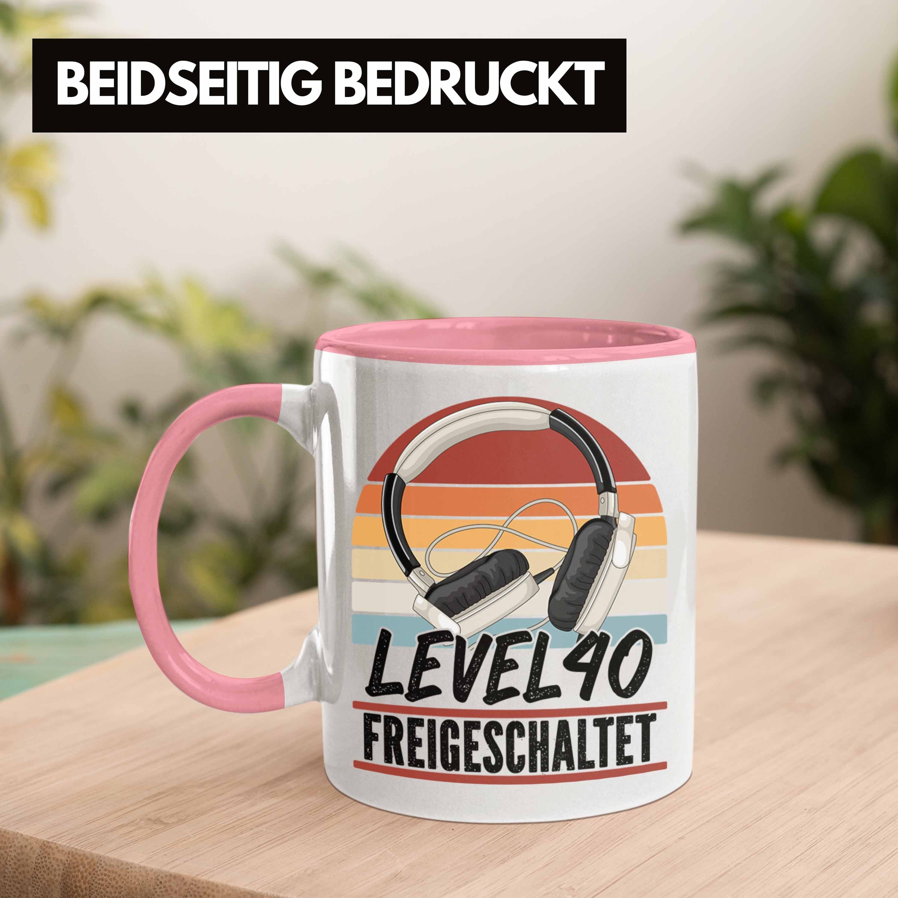 Trendation Tasse 40. Kaffee-Becher Geschenk Gaming Rosa Gamer 40er Geburtstag Männer Geburts