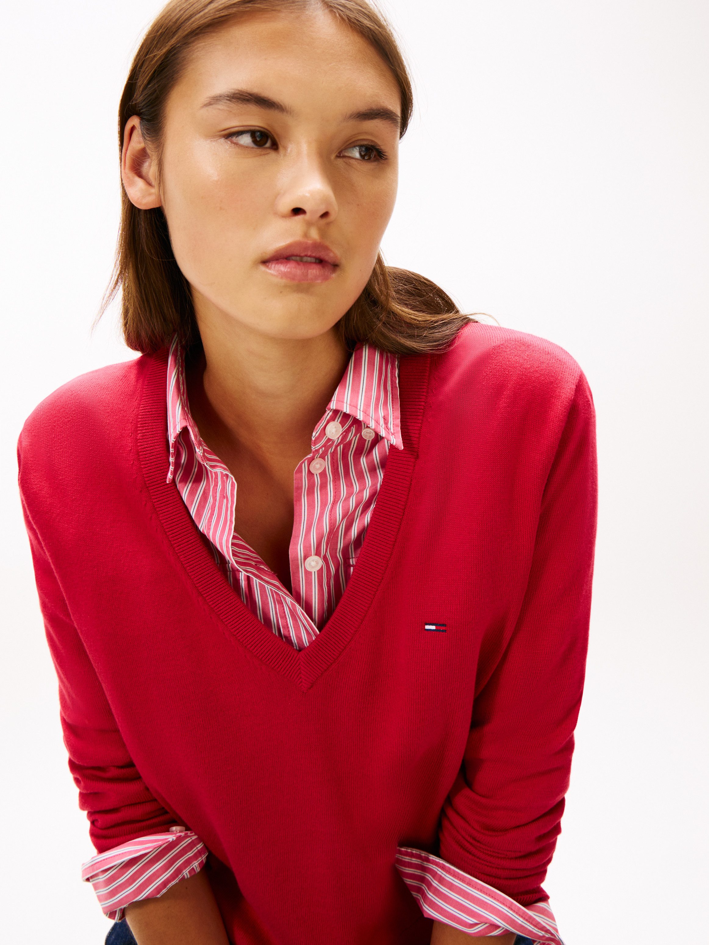 Tommy Jeans V-Ausschnitt-Pullover TJW ESSENTIAL VNECK SWEATER EXT mit Logos günstig online kaufen