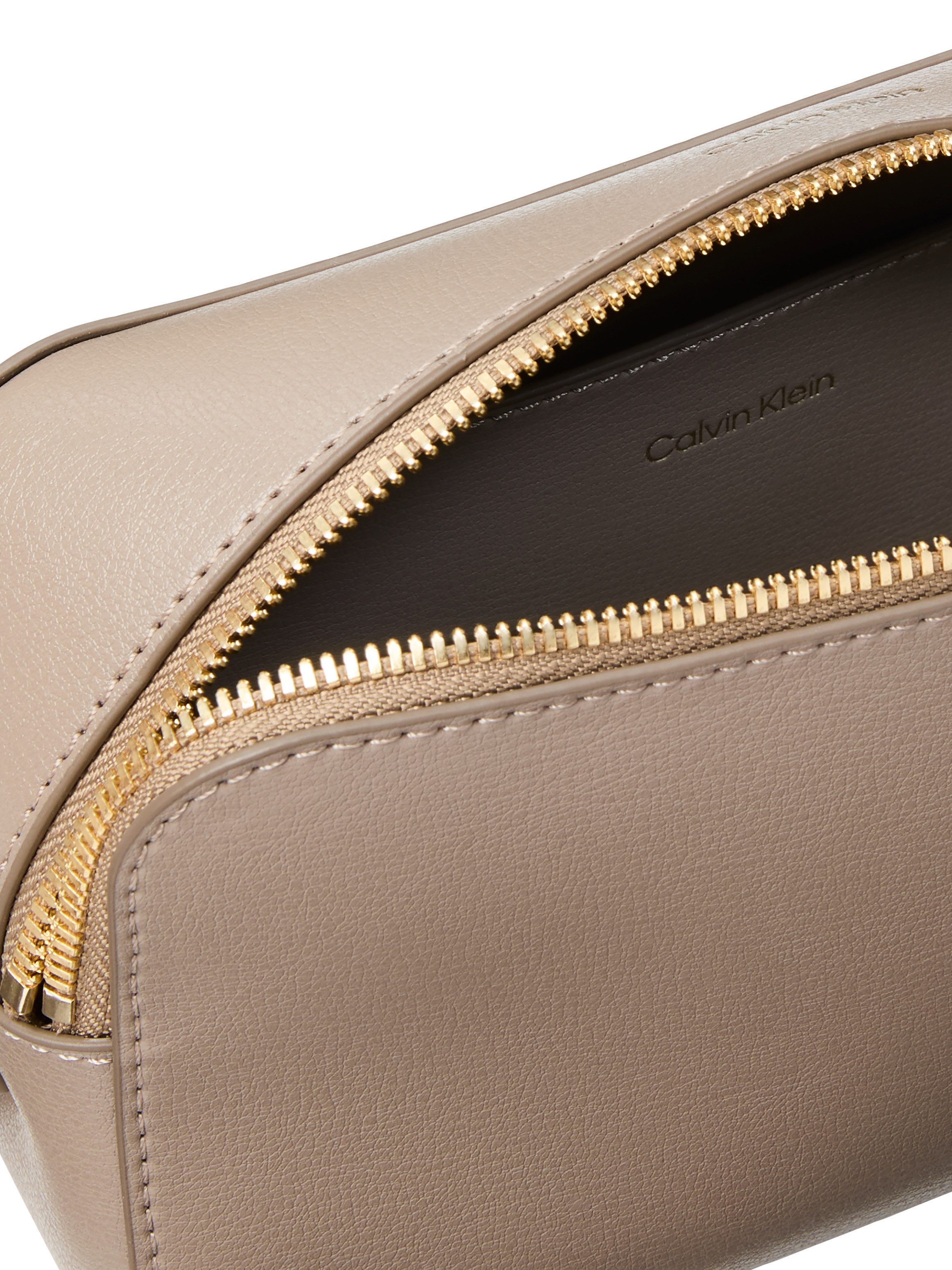 Calvin Klein Mini Bag FOIL LOGO ELONGATED CAMERA BAG, Schultertasche, kleine Damen-Umhängetasche in klassischer Optik