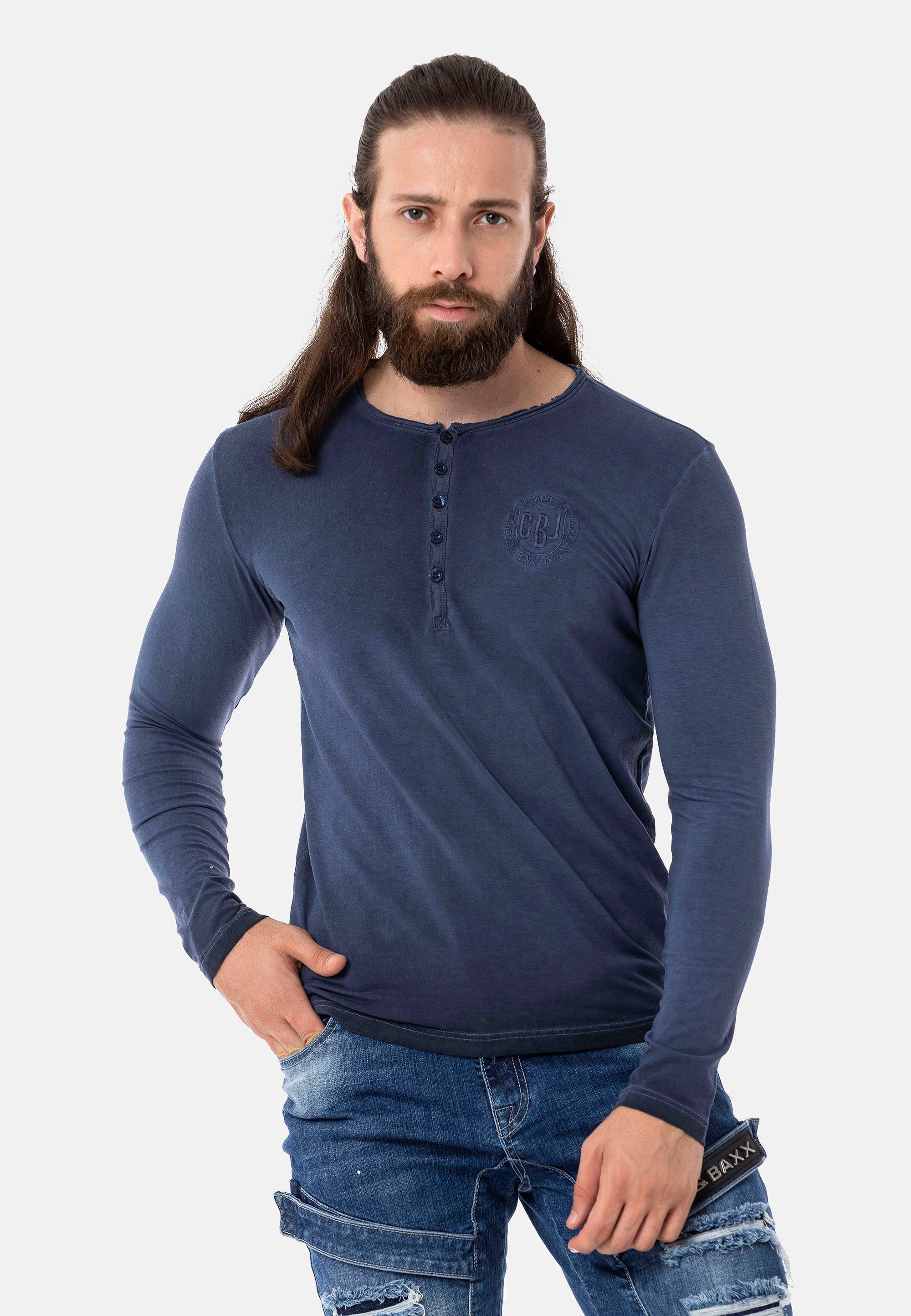 Cipo & Baxx Langarmshirt mit trendiger Markenstickerei blau