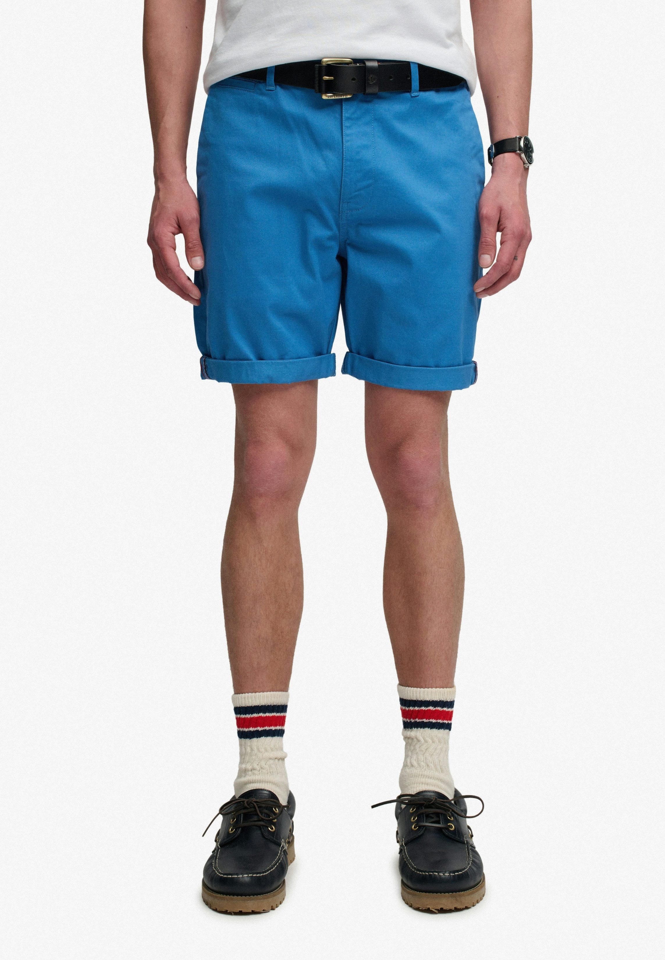 Superdry Chinoshorts PREMIUM REGULAR CHINO SHORT aus Baumwollmischung mit Elasthan, Relaxed Fit, unifarben, knielang
