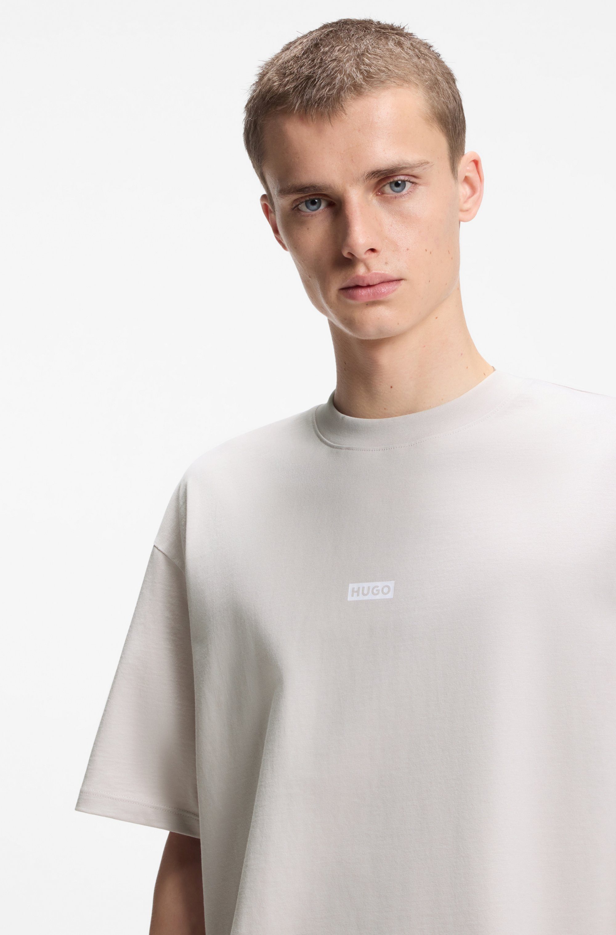 HUGO Blue T-Shirt Nalono mit Logodruck, Oversized Look mit Backprint