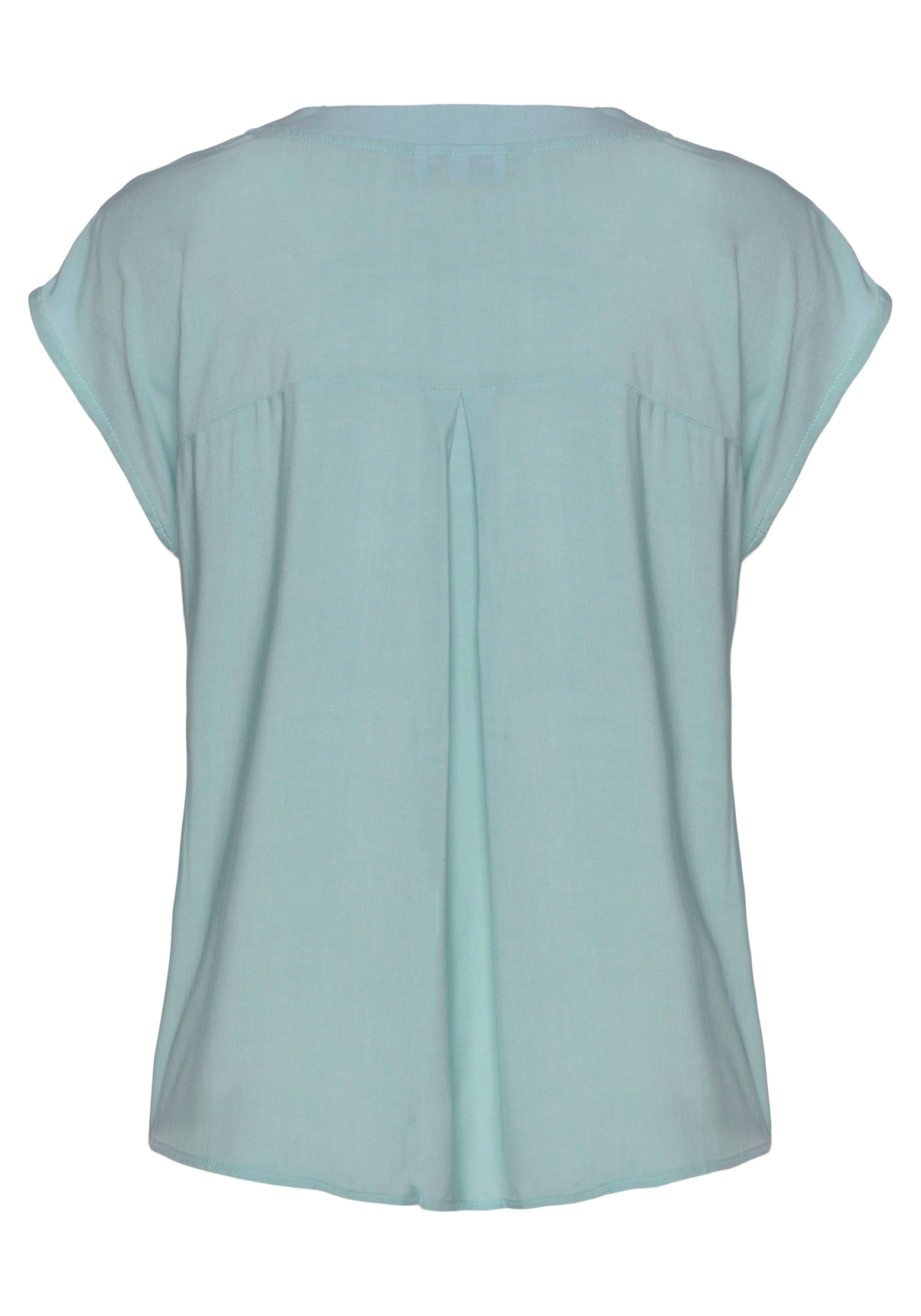 LASCANA Schlupfbluse mit tiefem V-Ausschnitt und modischen Knöpfen luftige Kurzarmbluse, lässiges Blusenshirt, Basic – Bild 4 von 5