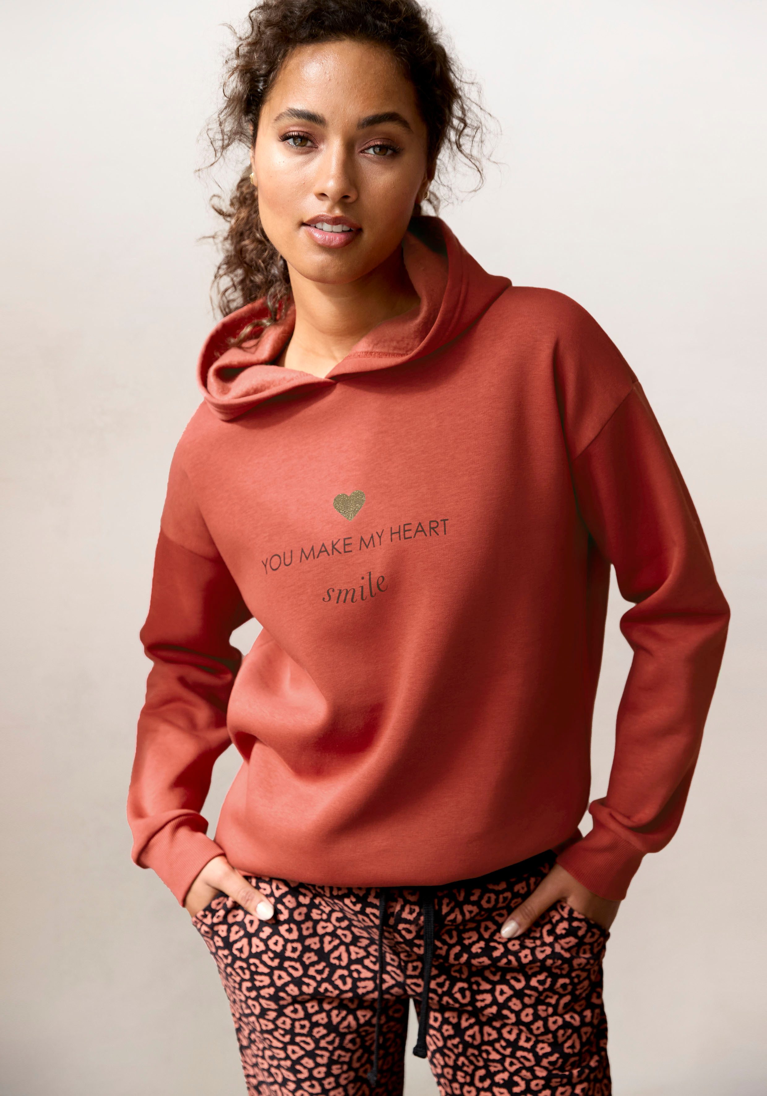 LASCANA Hoodie, Lounge-/Kapuzenpullover mit Print vorne, Loungewear günstig online kaufen