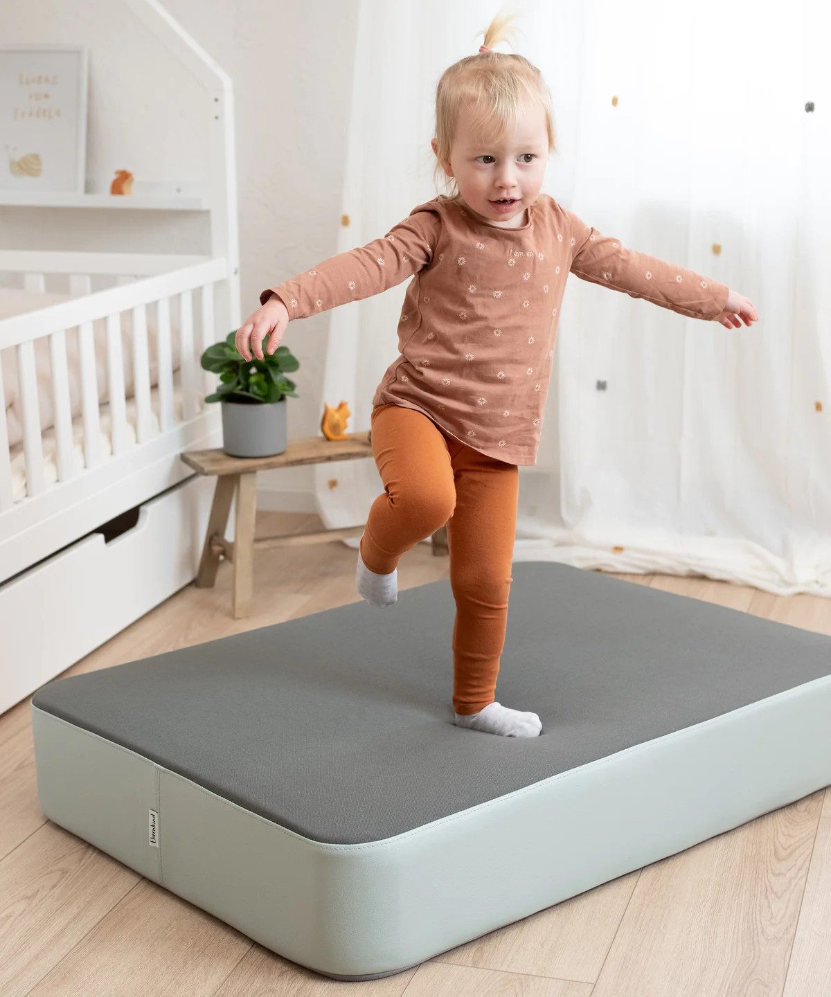 Ehrenkind Weichbodenmatte Hüpfpolster Sprungpolster 97 × 70 × 17 cm (Turnmatte Kinder, Ab 3 Jahren, Bis 40kg), Hüpfmatratze sicher & robust