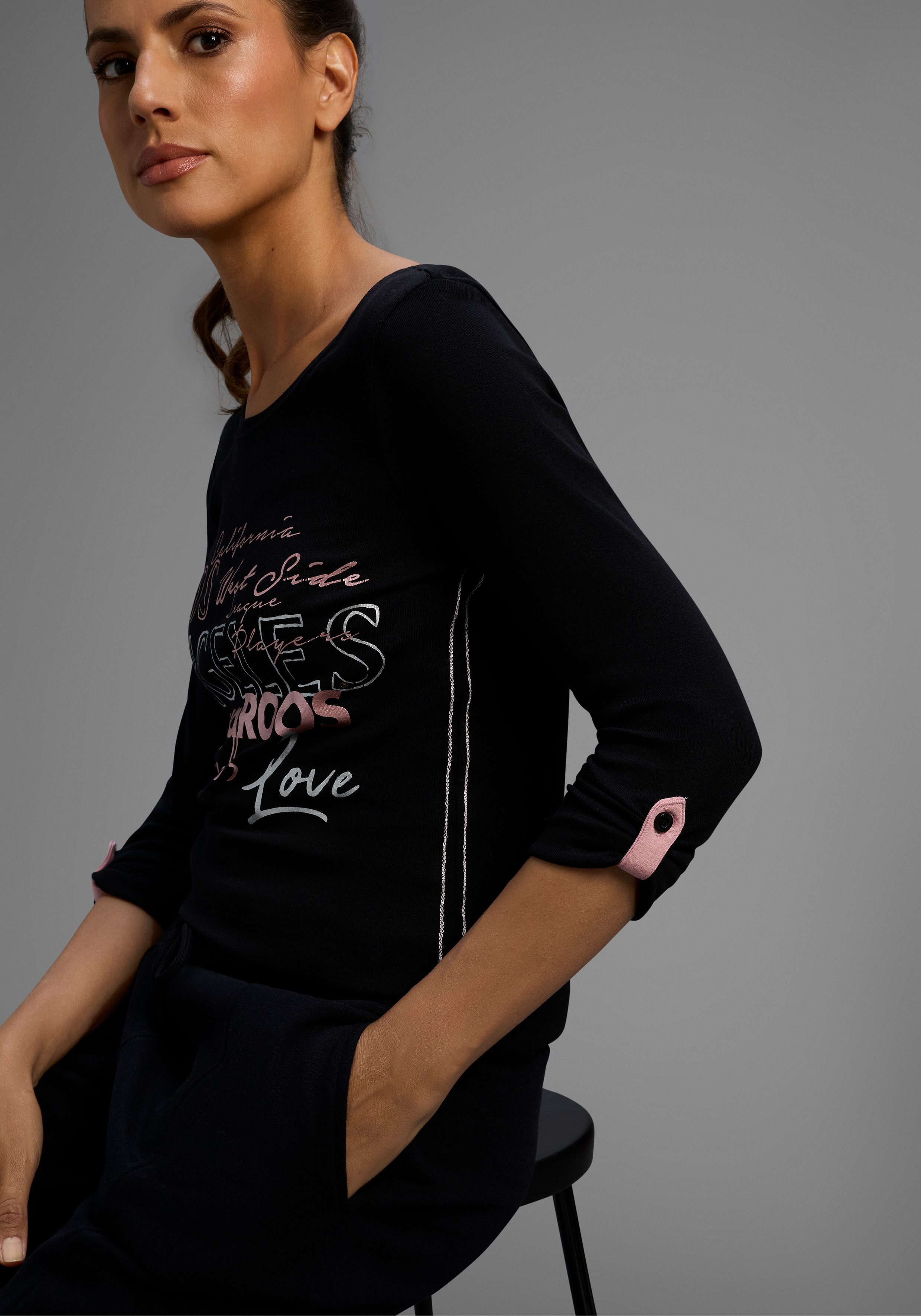 KangaROOS Langarmshirt sehr figurbetonte Passform, aus dehnbarer Rippware günstig online kaufen