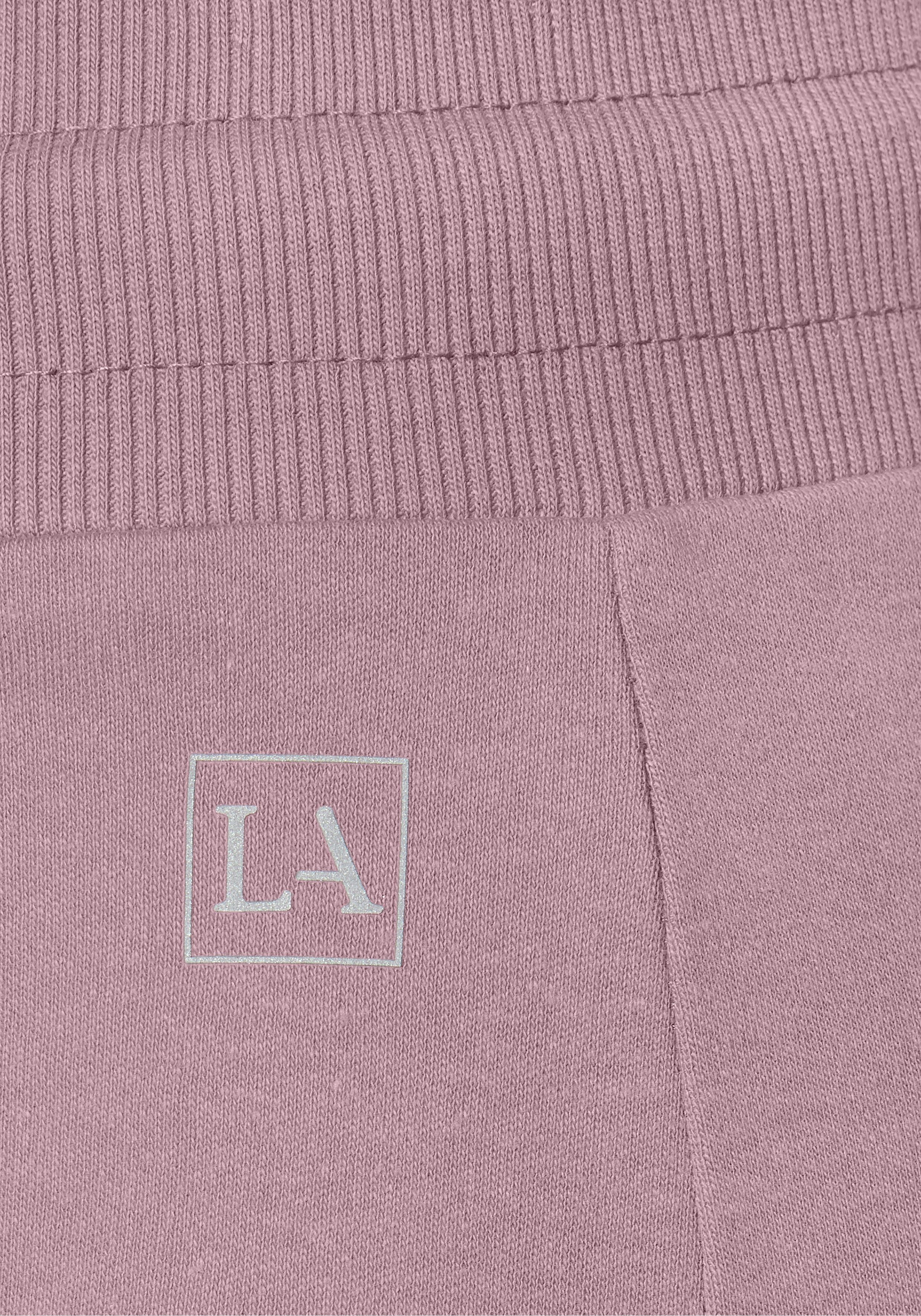 LASCANA ACTIVE Shorts mit Seitenschlitzen kleinen rosa