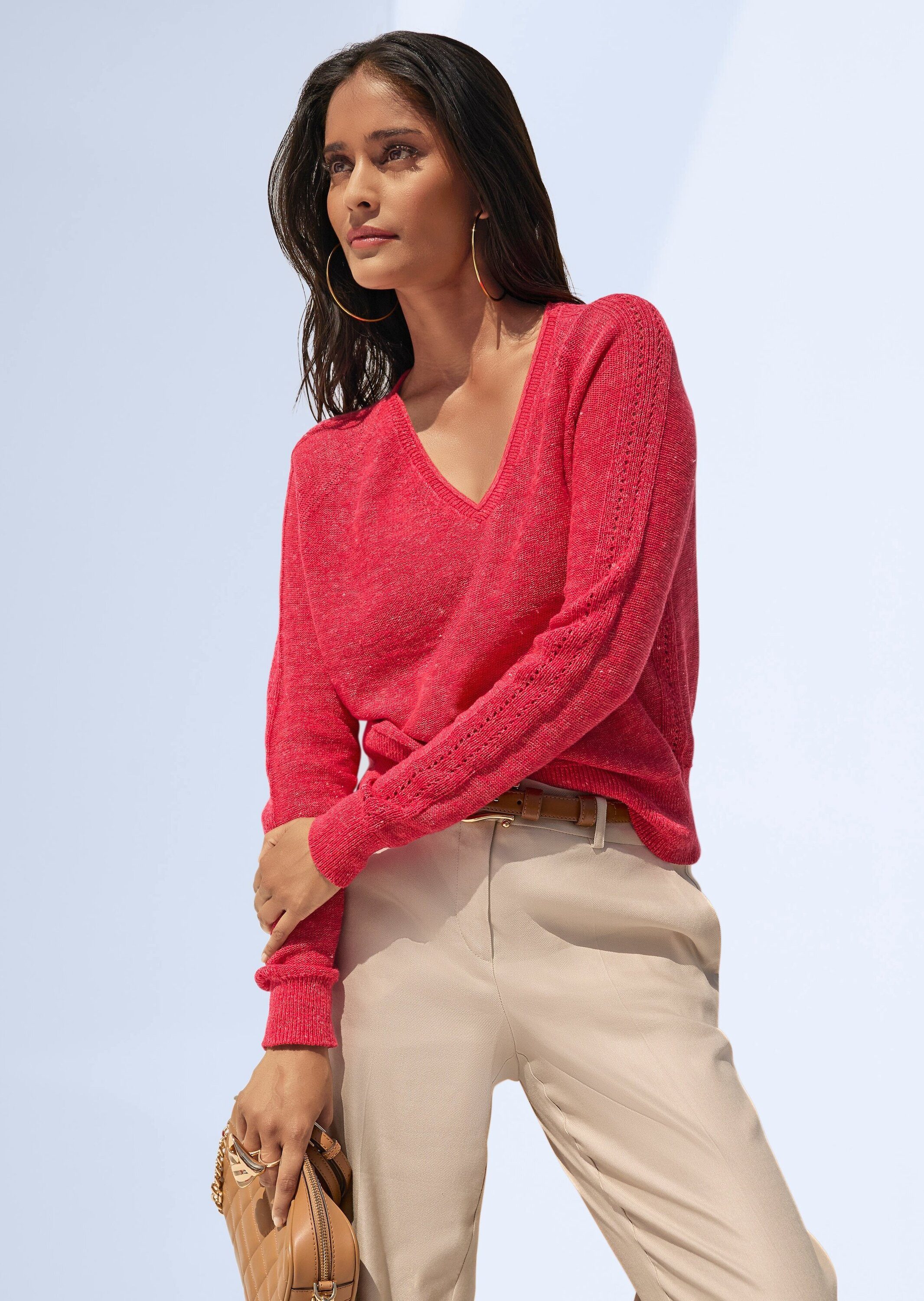 MADELEINE Strickpullover Sommerlicher Pullover mit V-Ausschnitt Melierte Optik und femininer V-Ausschnitt als Blickfang