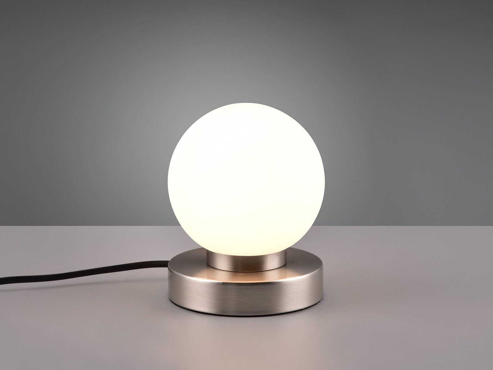 Reality Leuchten LED Nachttischlampe, Dimmfunktion, LED wechselbar, Warmweiß, kleine Bauhaus Lampe touch dimmbar Glas-kugel Lampenschirm Weiß Ø 12cm