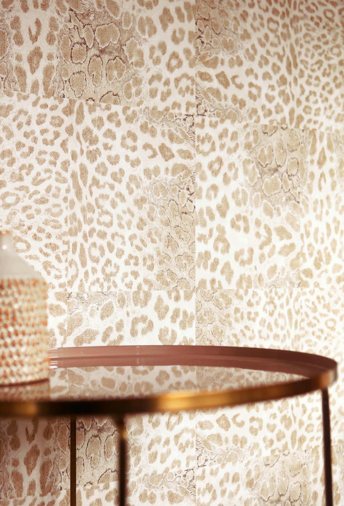 animal Leopardenmuster beige/weiß gemustert, Desert Lodge, print, strukturiert, living Tapete walls Fellimitat, Vliestapete