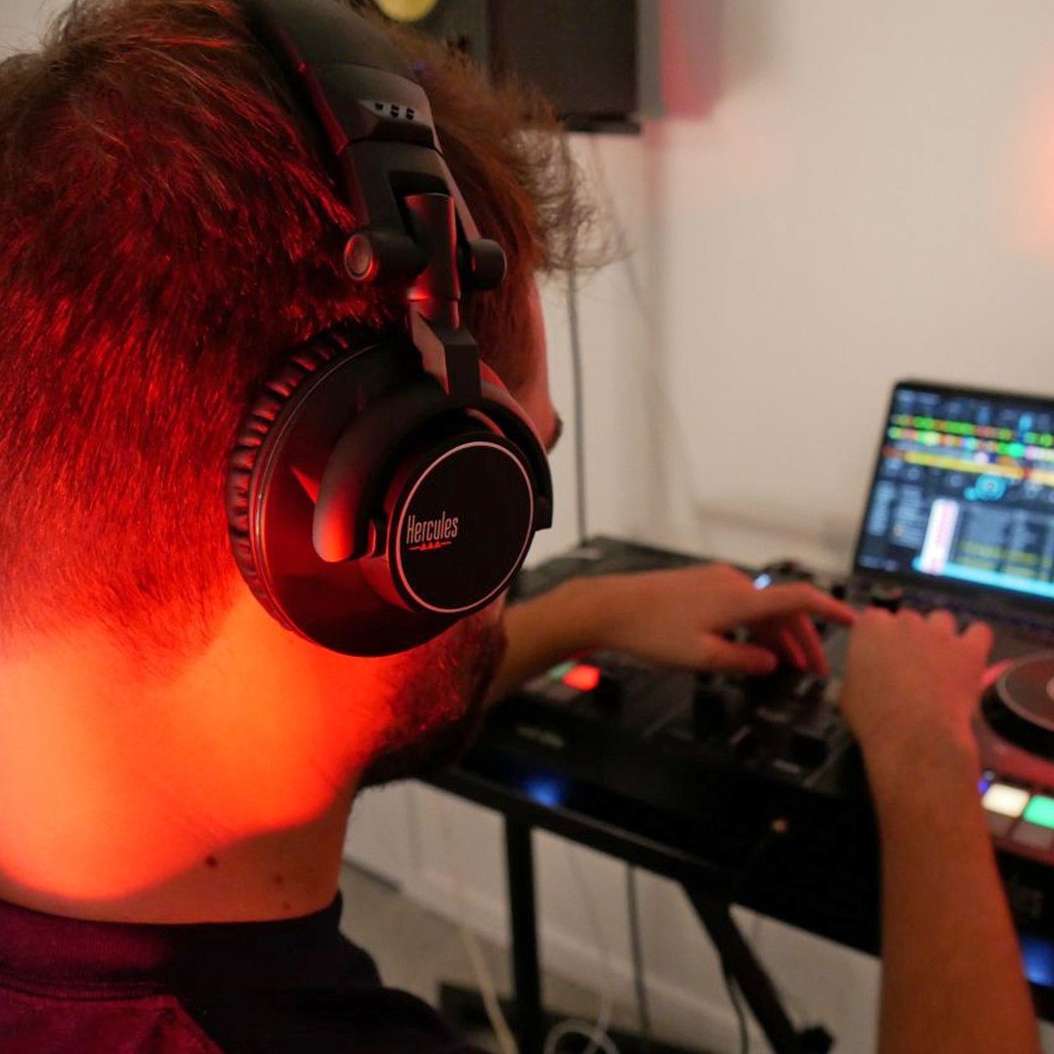 mit Tisch-Stativ DJ-Kopfhörer Kabelgebunden) (Geräuschisolierung, HERCULES HDP DJ60 -,