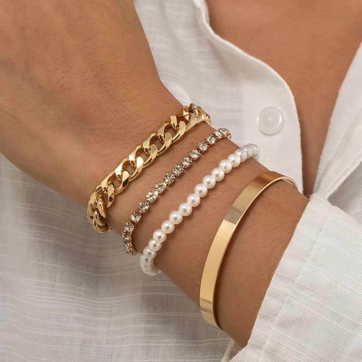 VEKROBOT Armband Boho Perlen Armband Set mehrlagig mit glitzernden Strass Kunstperlen (Set, 1-tlg., Mehrreihiges Armband mit künstlichen Perlen), Stapelbares Armband Set Geschenk für Frauen