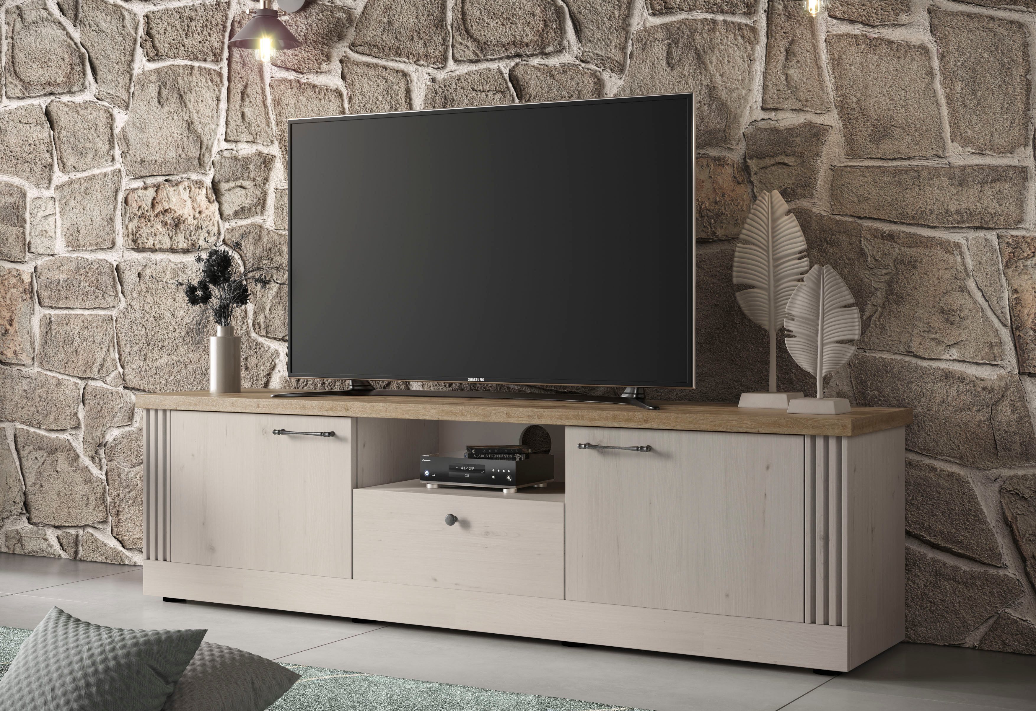 OTTO home Lowboard Country Breite 211 cm, TV-Board 2 Türen u. 1 Schubkasten, TV-Schrank, im Landhausstil, viel Strauraum, mit Metallgriffe, MDF Rahmen – Bild 5 von 5