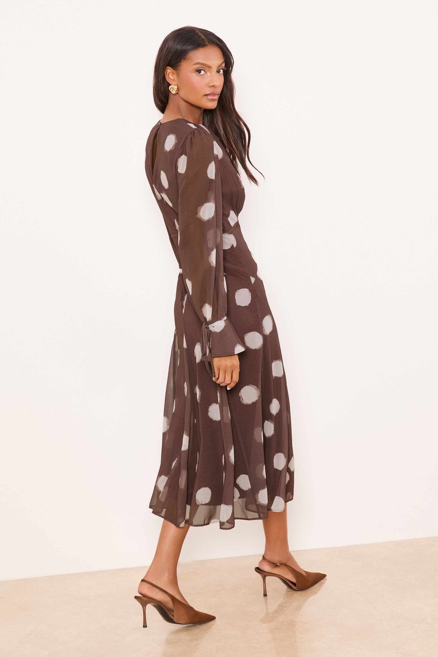 LIPSY Midikleid Lipsy ausgestelltes Midikleid, Regular (1-tlg) günstig online kaufen