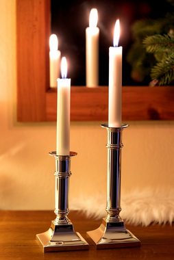 EDZARD Kerzenleuchter »Kent«, Kerzenständer mit Silber-Optik, Kerzenhalter für Stabkerzen, versilbert und anlaufgeschützt, Höhe 21 cm