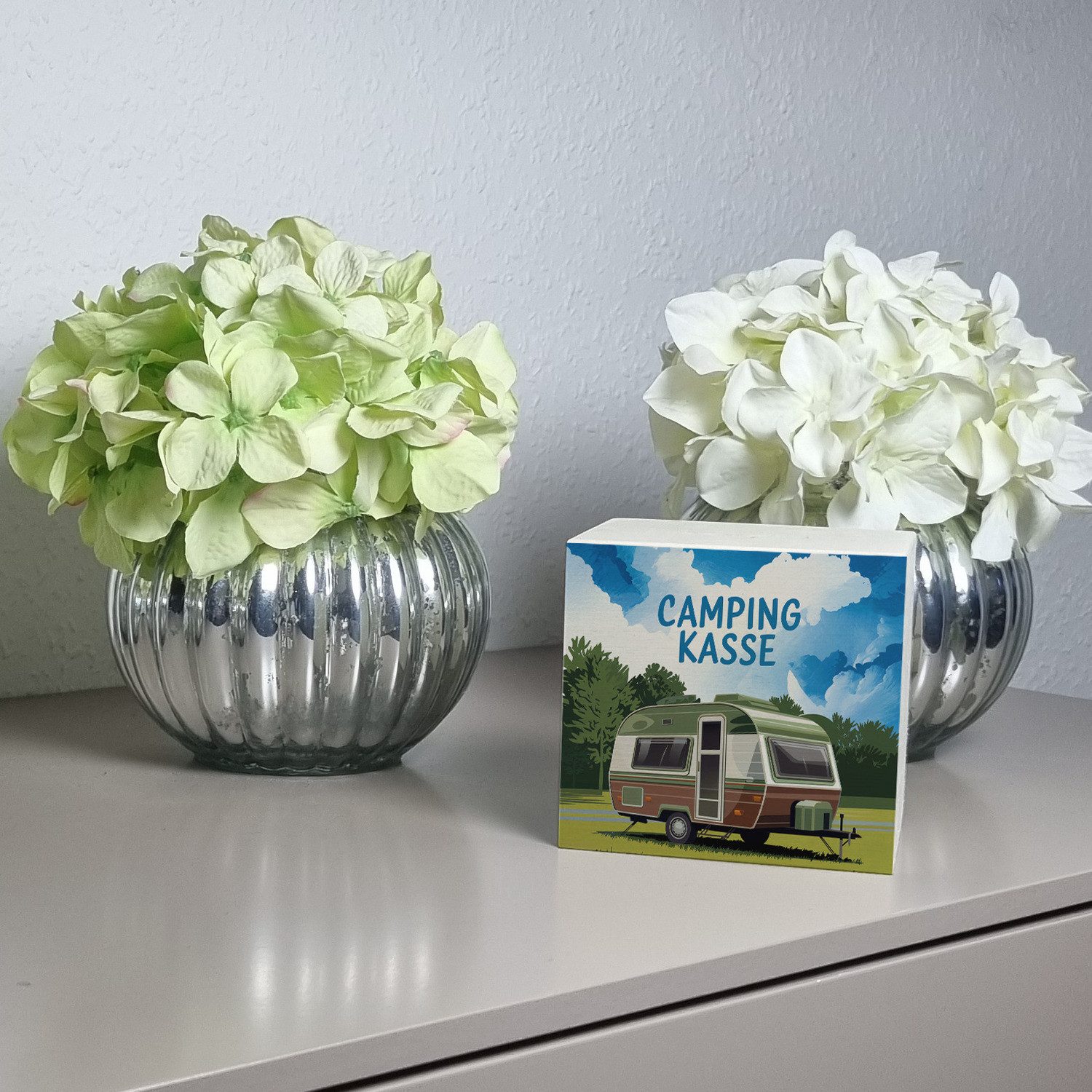 speecheese Spardose Wohnwagen auf Feld - Camping Kasse Spardose aus Holz günstig online kaufen