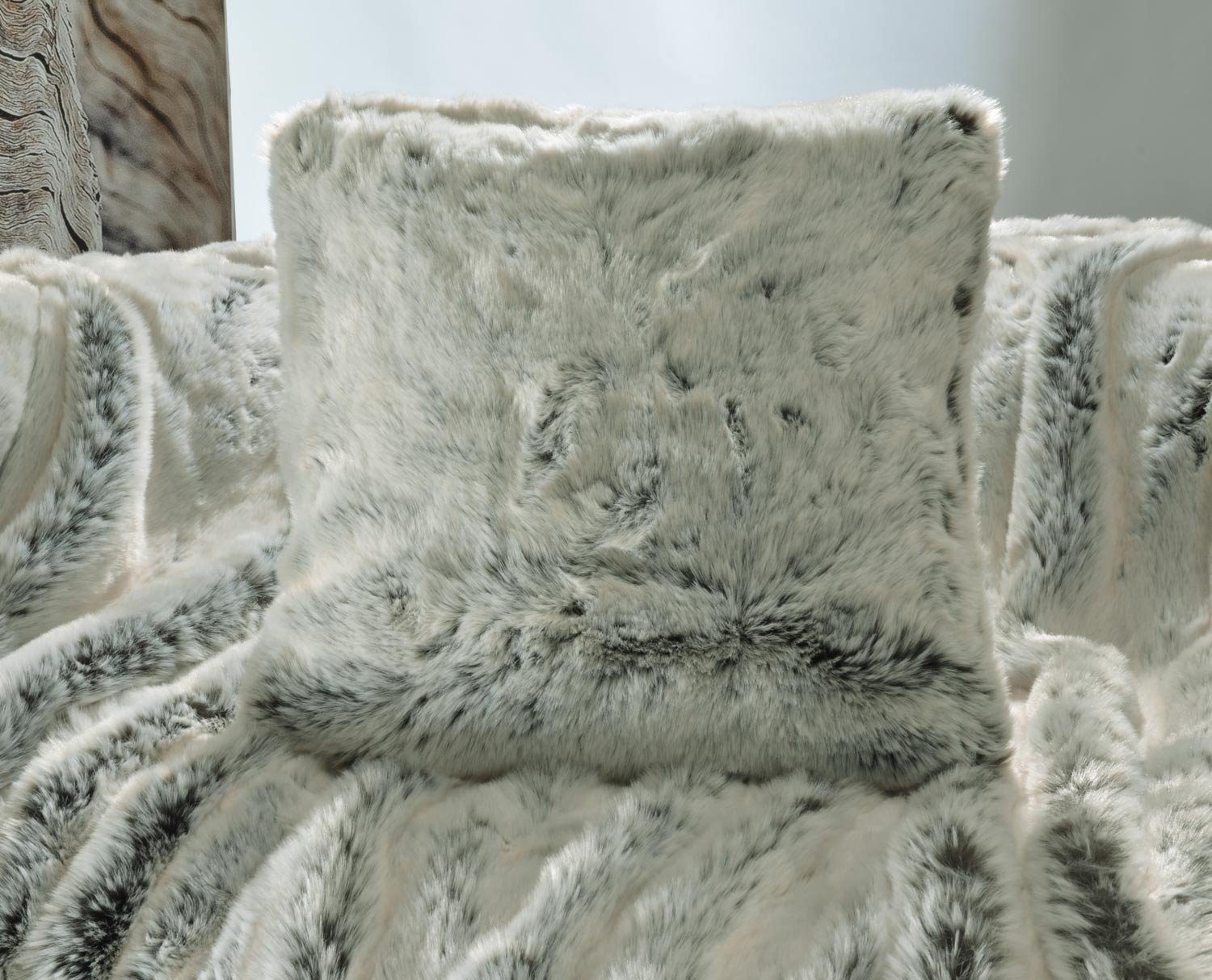 Wohnen und Accessoires GmbH & Co. KG Fellkissen Fellkissen (Kunstfell) "Chinchilla" 45x45cm - Premium superfein, Felloptik